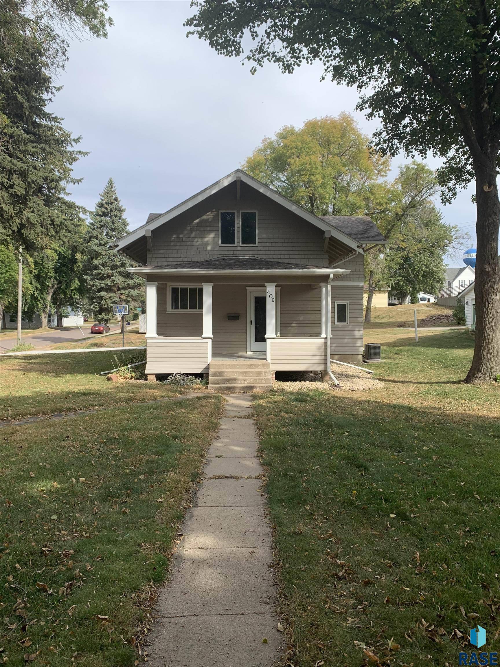 Dell Rapids, SD 57022,402 E 7th St