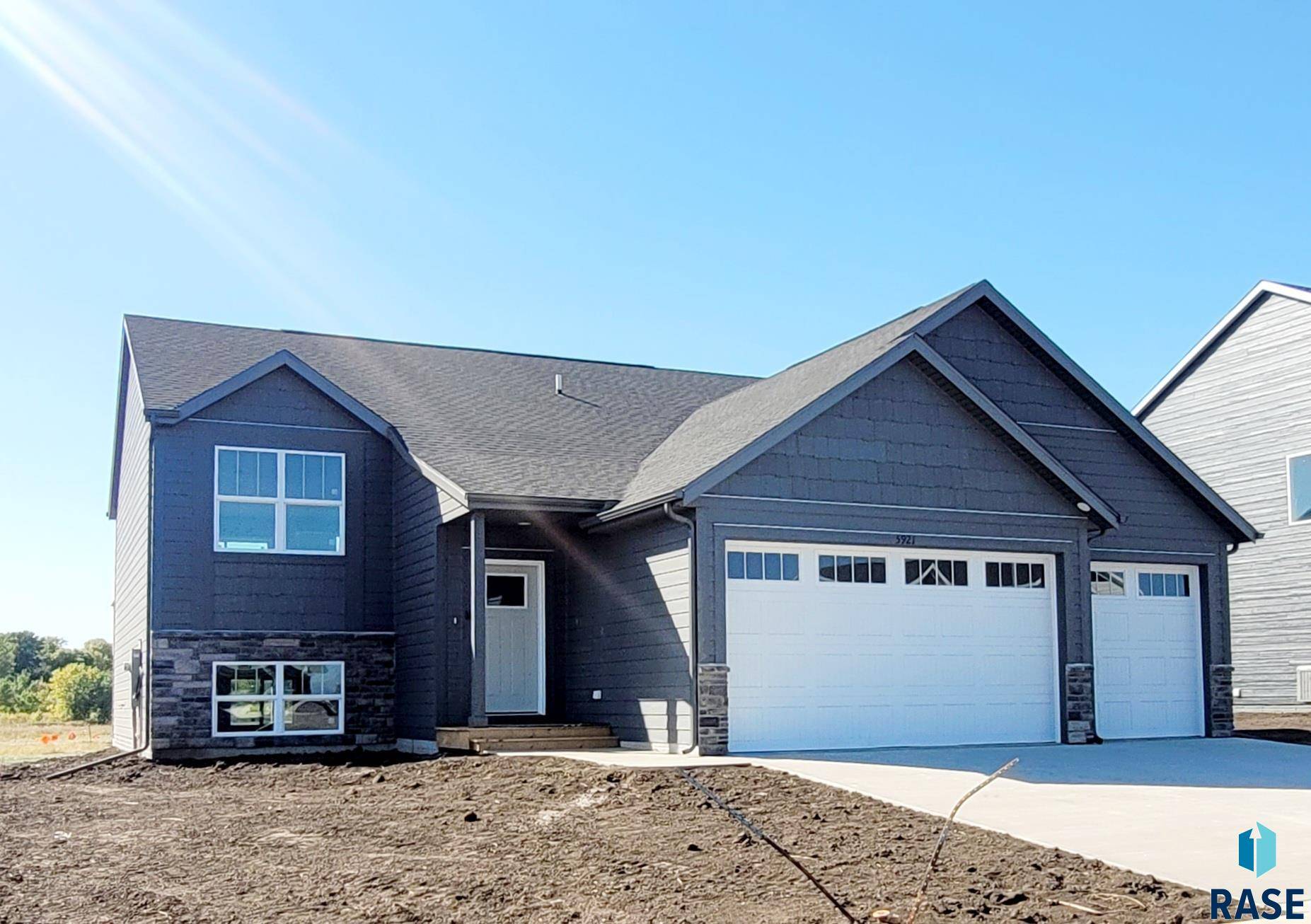 Sioux Falls, SD 57108,5921 S Hosta Ave