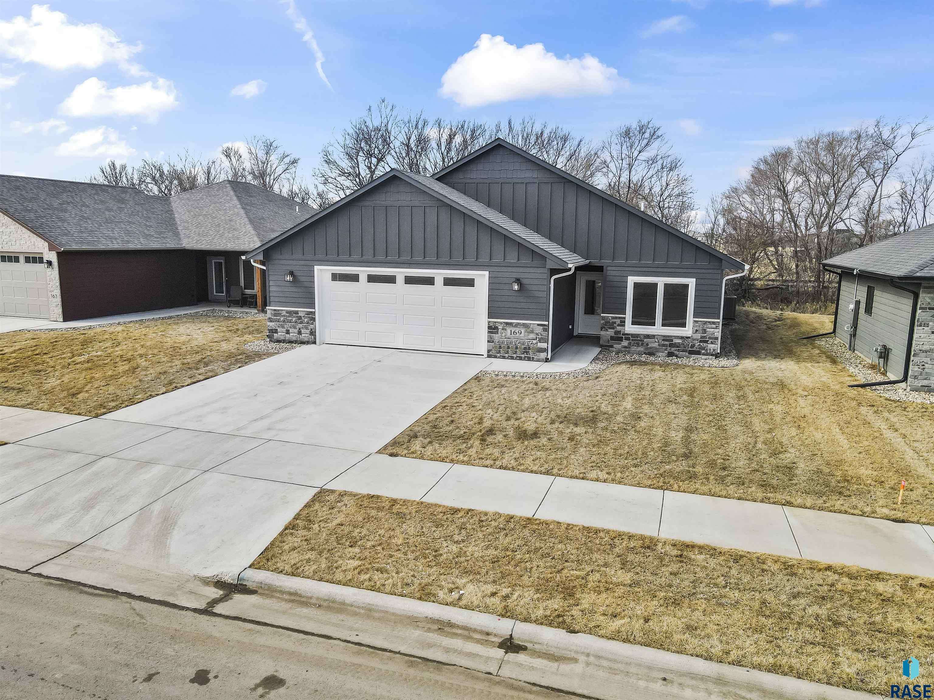 Harrisburg, SD 57032,169 Thelma Ave