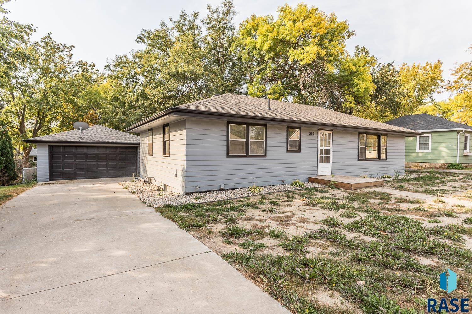 Parker, SD 57053,562 E 1st St