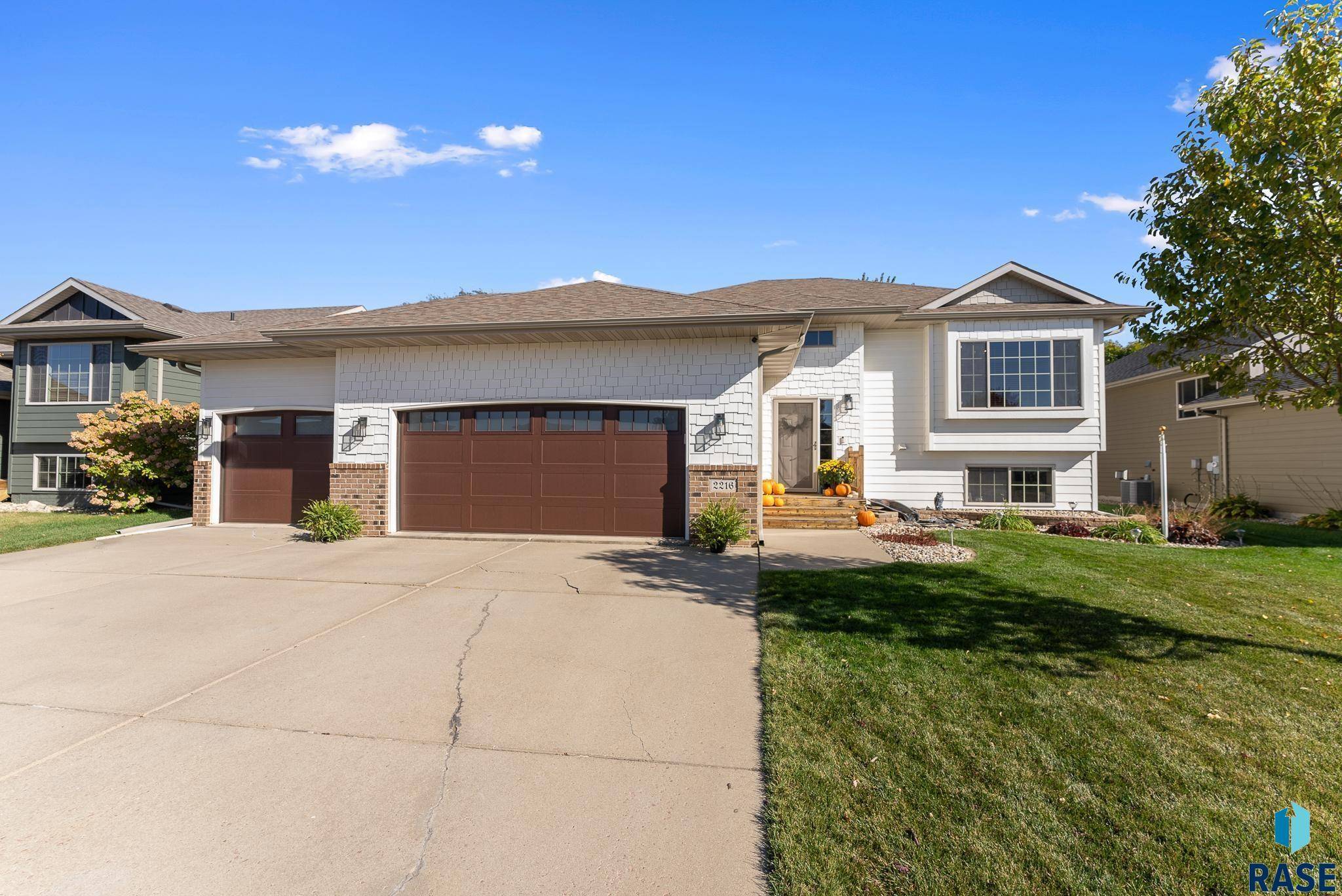 Sioux Falls, SD 57106,2216 S Ollerich Ave