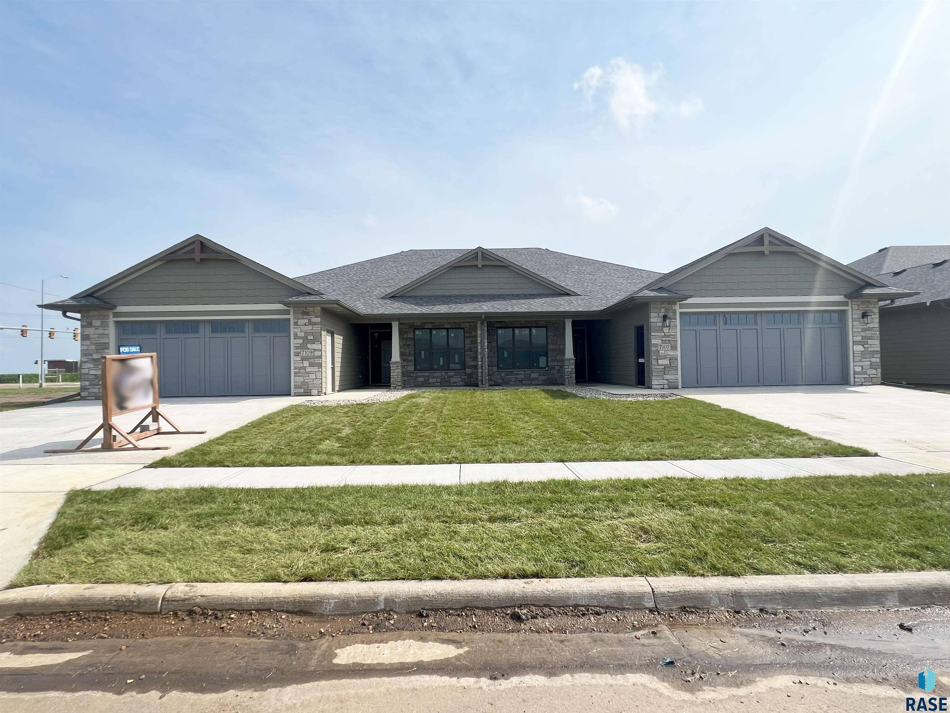 Sioux Falls, SD 57110,7107 E Copper Stone Cir