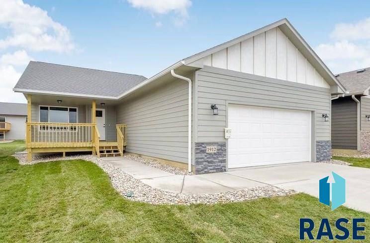 Sioux Falls, SD 57110,1912 N Concord Dr