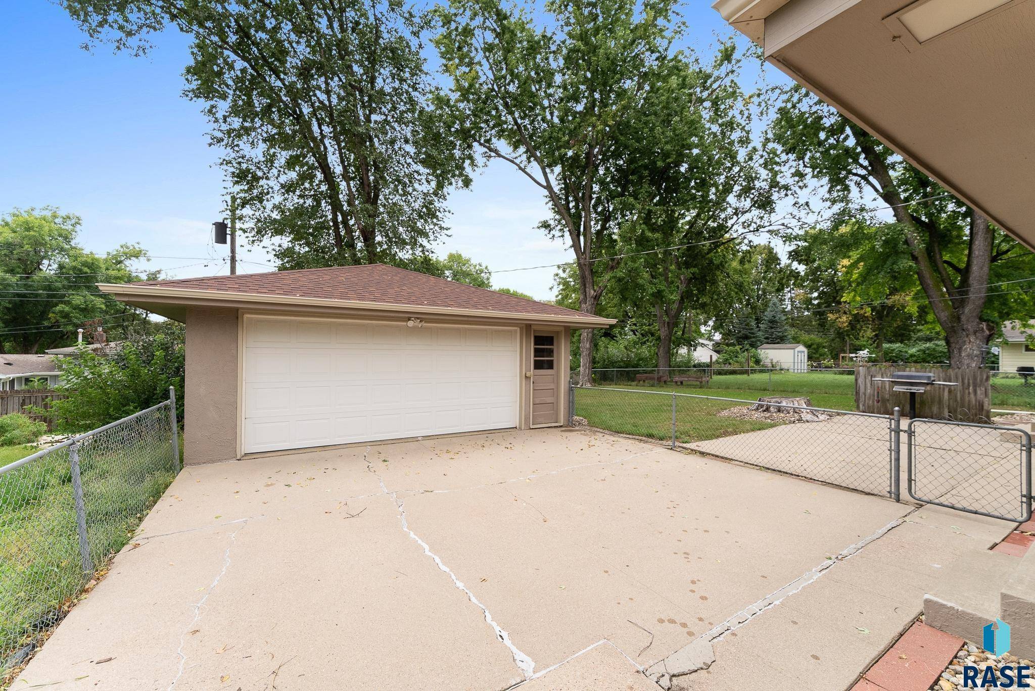 Sioux Falls, SD 57105,2405 S Holly Ave