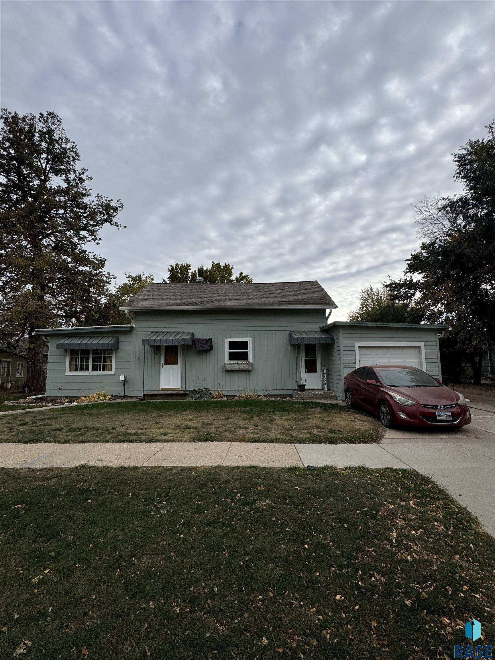 Madison, SD 57042,509 W Center St