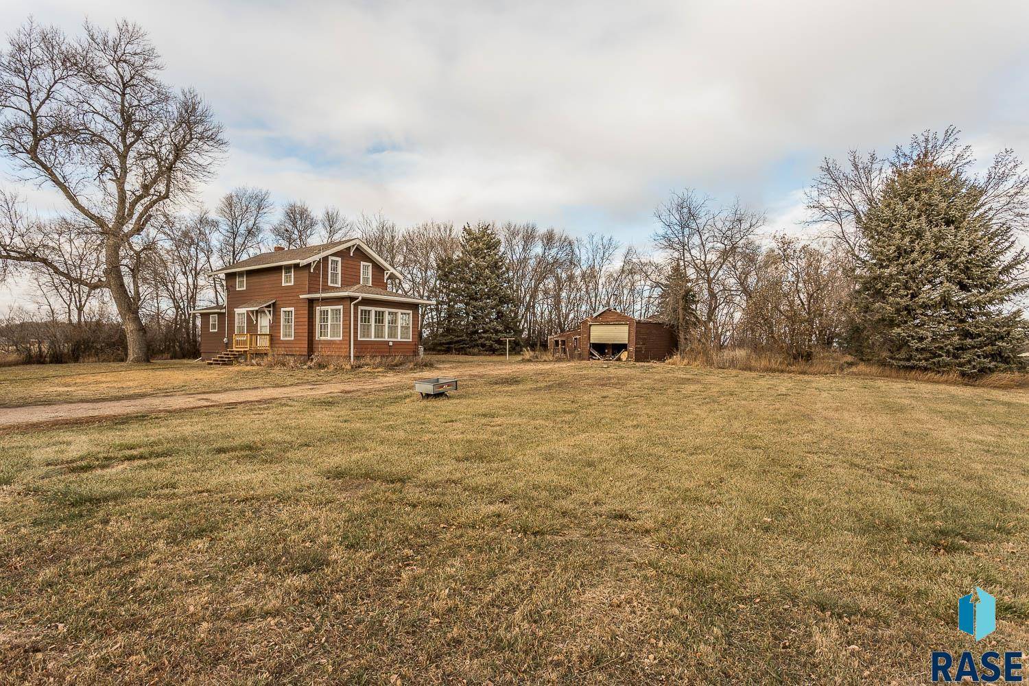 Wakonda, SD 57073,320 Slant St