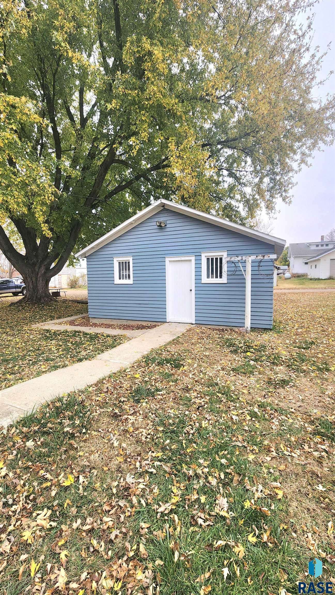 Viborg, SD 57070,204 S Harvey St