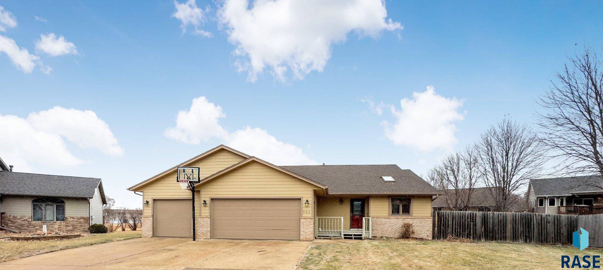 Sioux Falls, SD 57103,904 S Jay Cir