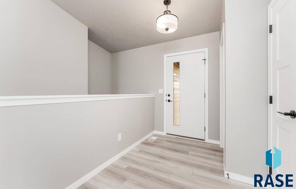 Sioux Falls, SD 57107,6912 W 5th St