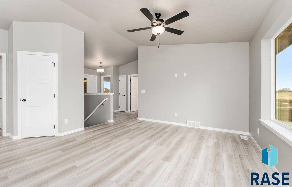 Sioux Falls, SD 57107,6912 W 5th St