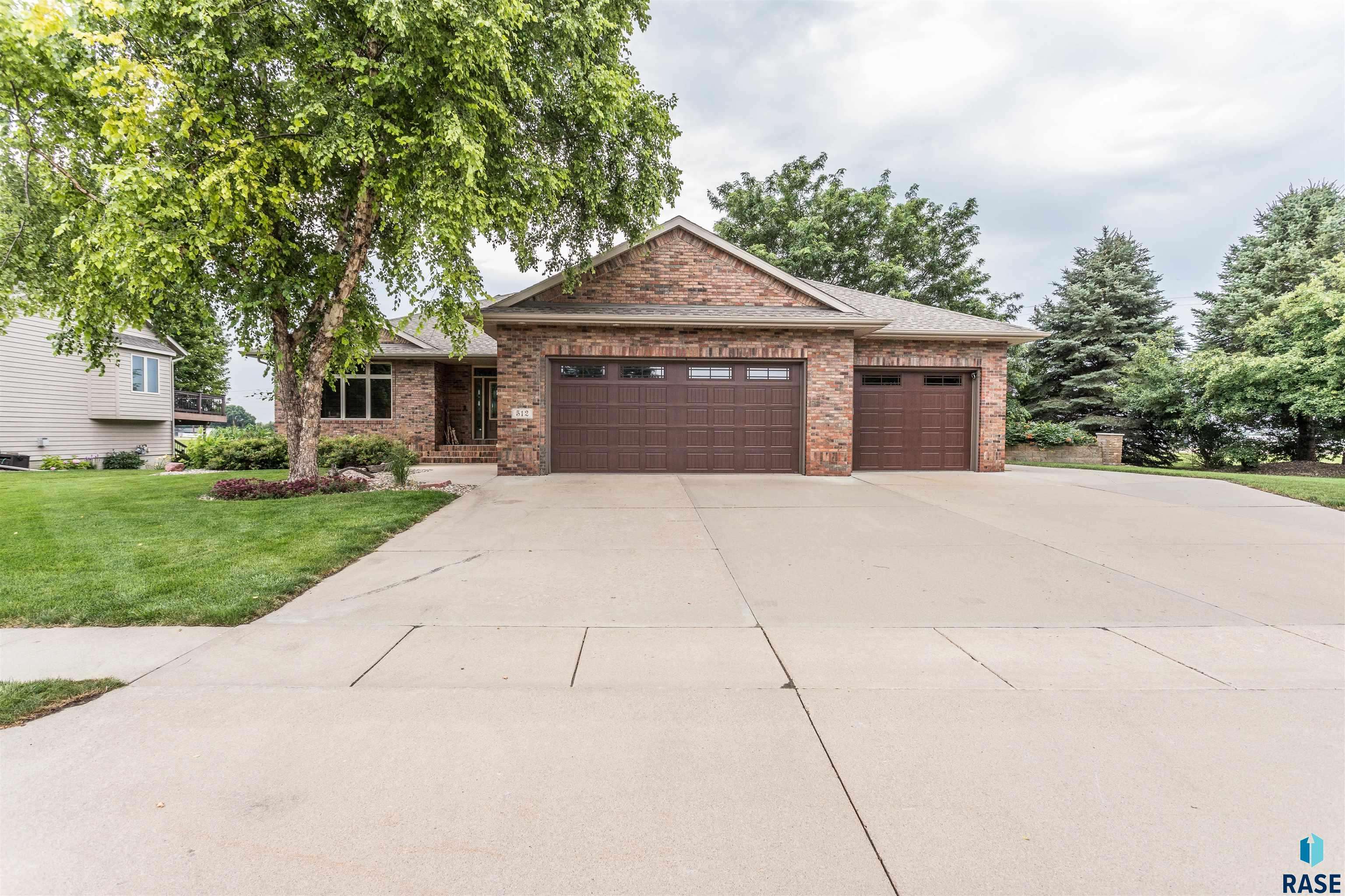 Brandon, SD 57005,512 S Country Club Ave