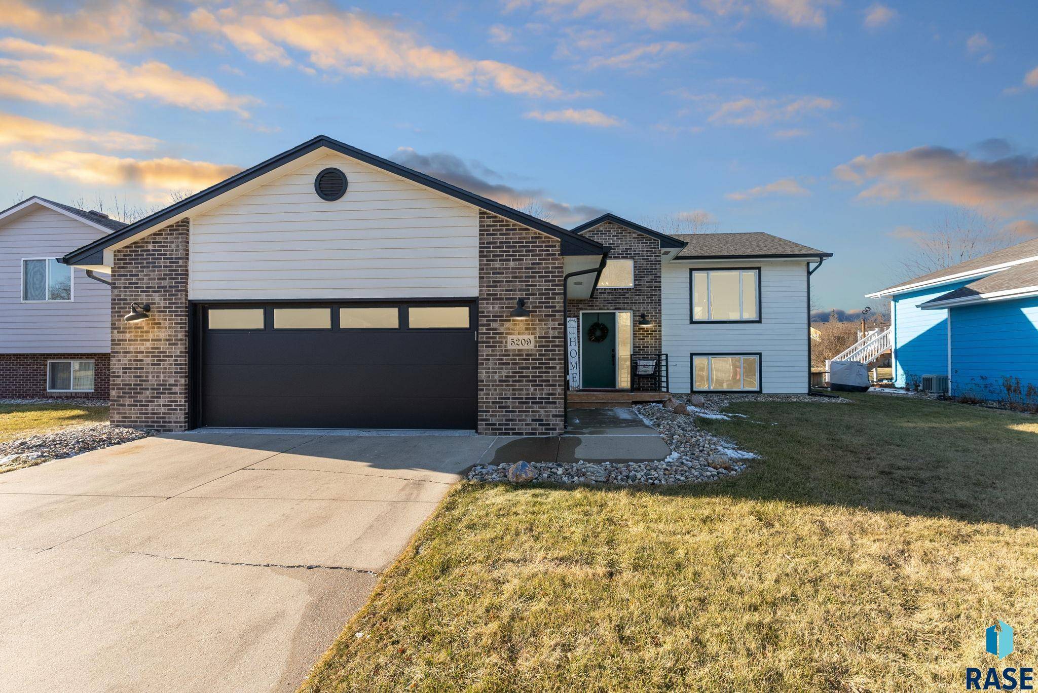 Sioux Falls, SD 57106,5209 S Sarmar Ave