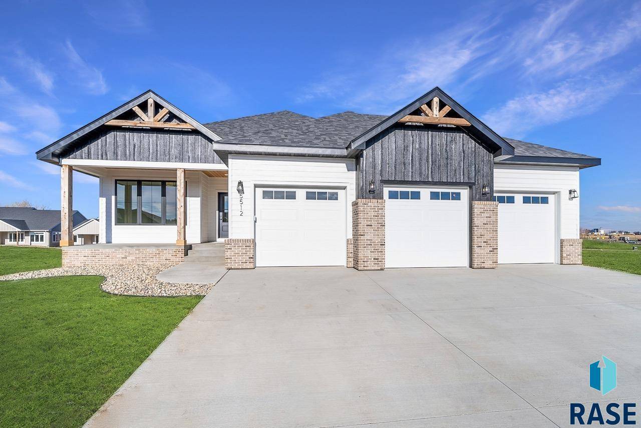 Sioux Falls, SD 57110,5512 E Saddle Ridge Cir