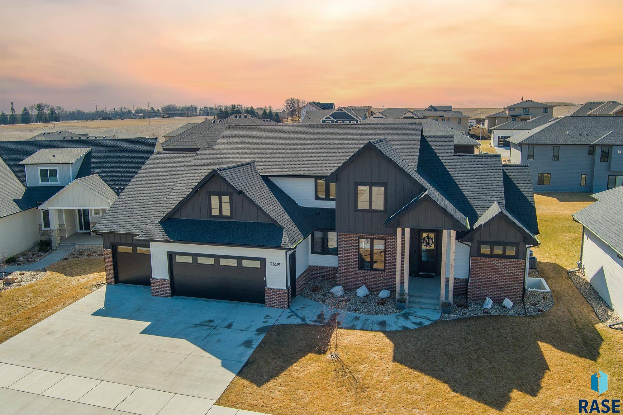 Sioux Falls, SD 57110,7309 E Gray Eagle Cir