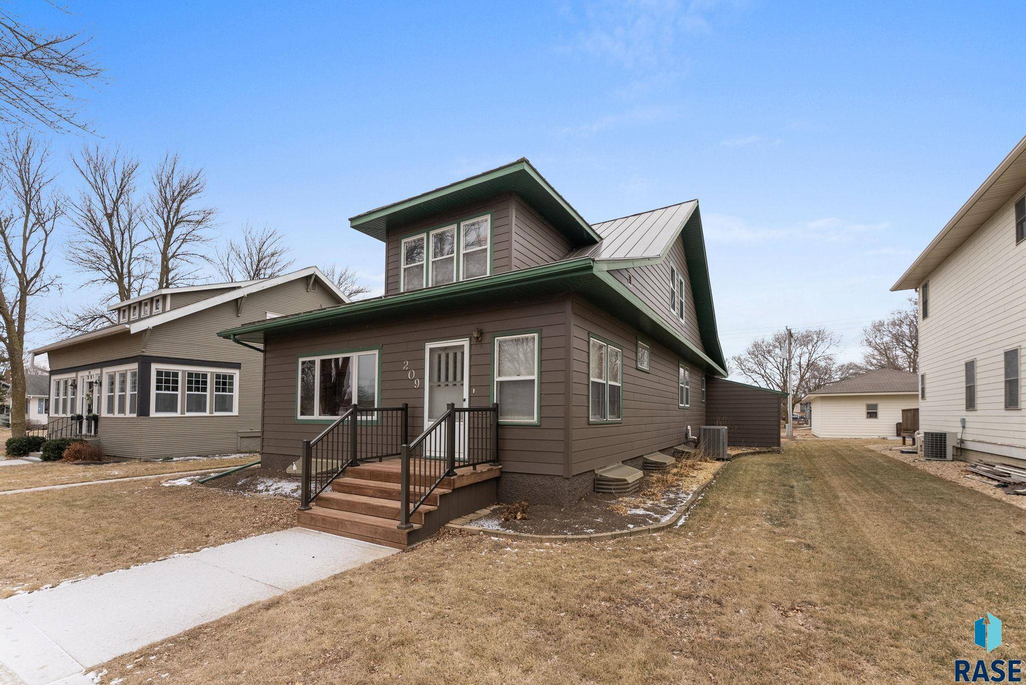 Beresford, SD 57004,209 S 3rd St