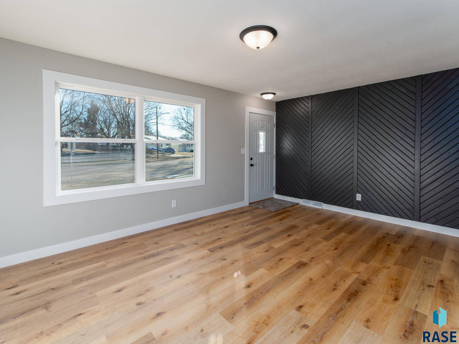 Sioux Falls, SD 57103,813 N Leadale Ave
