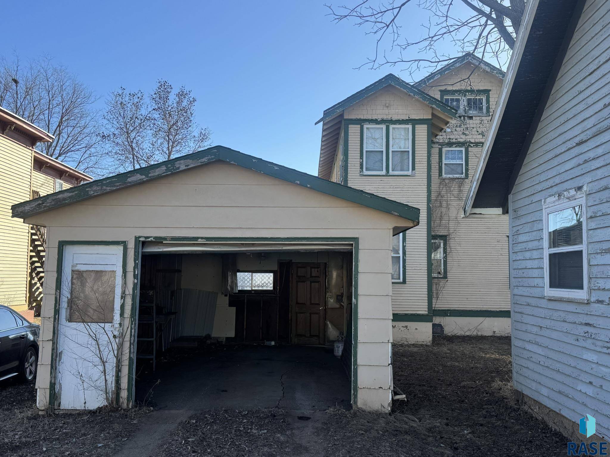 Madison, SD 57042,418 NW 1st St