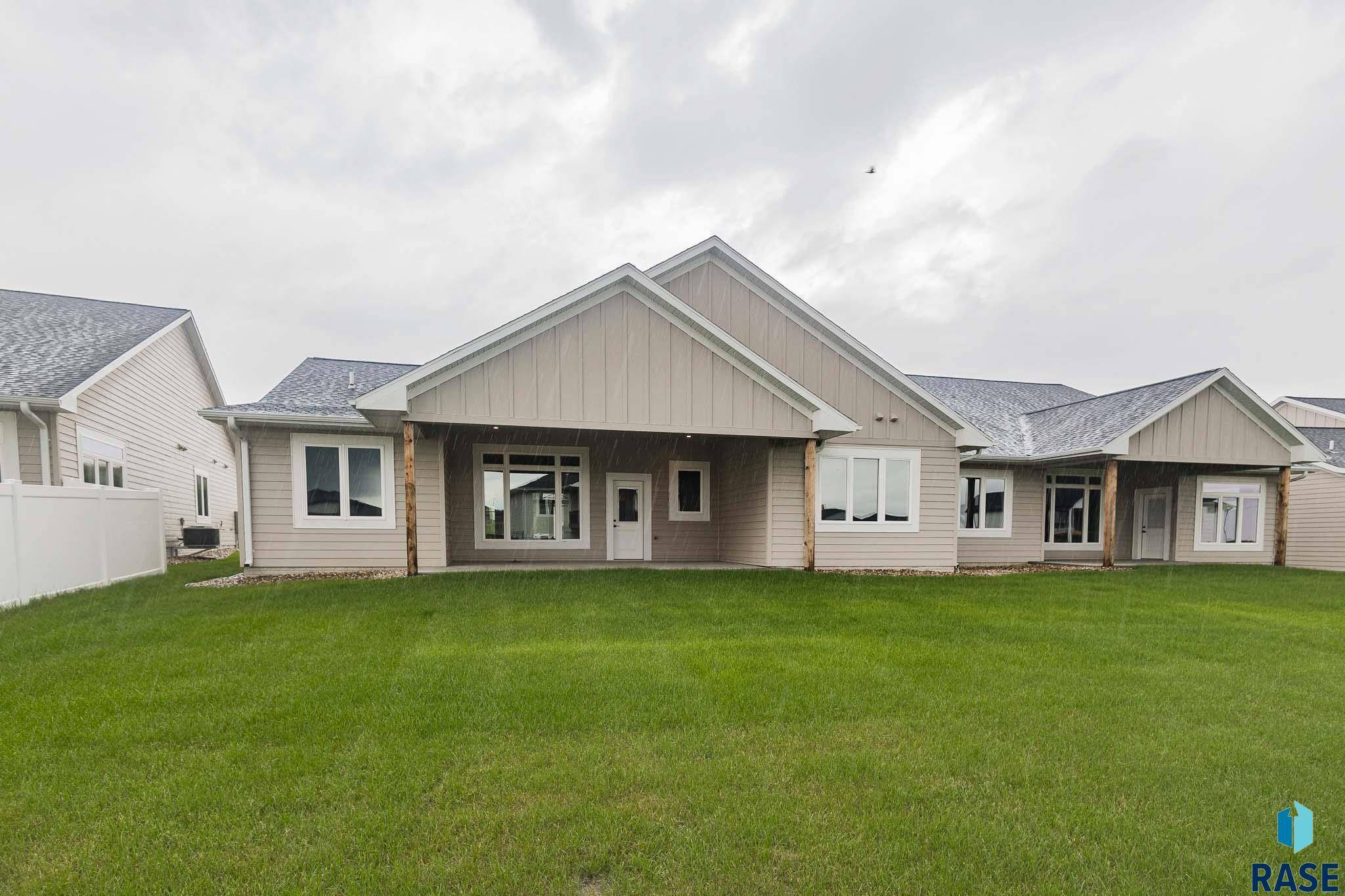 Sioux Falls, SD 57110,1807 S Daylight Dr