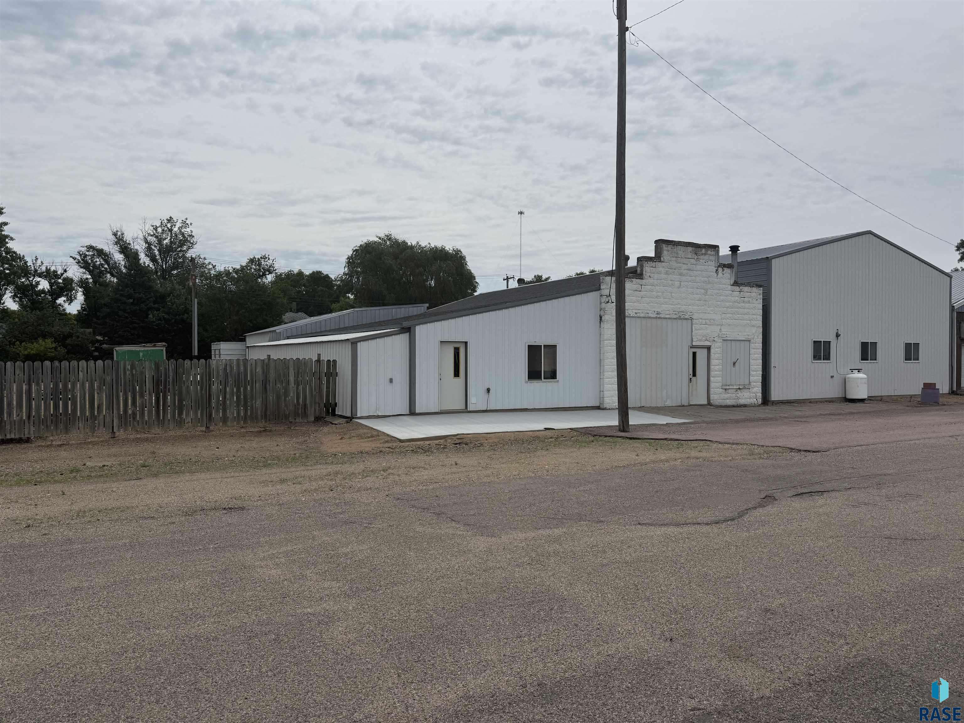 Wentworth, SD 57075,112 S Main St