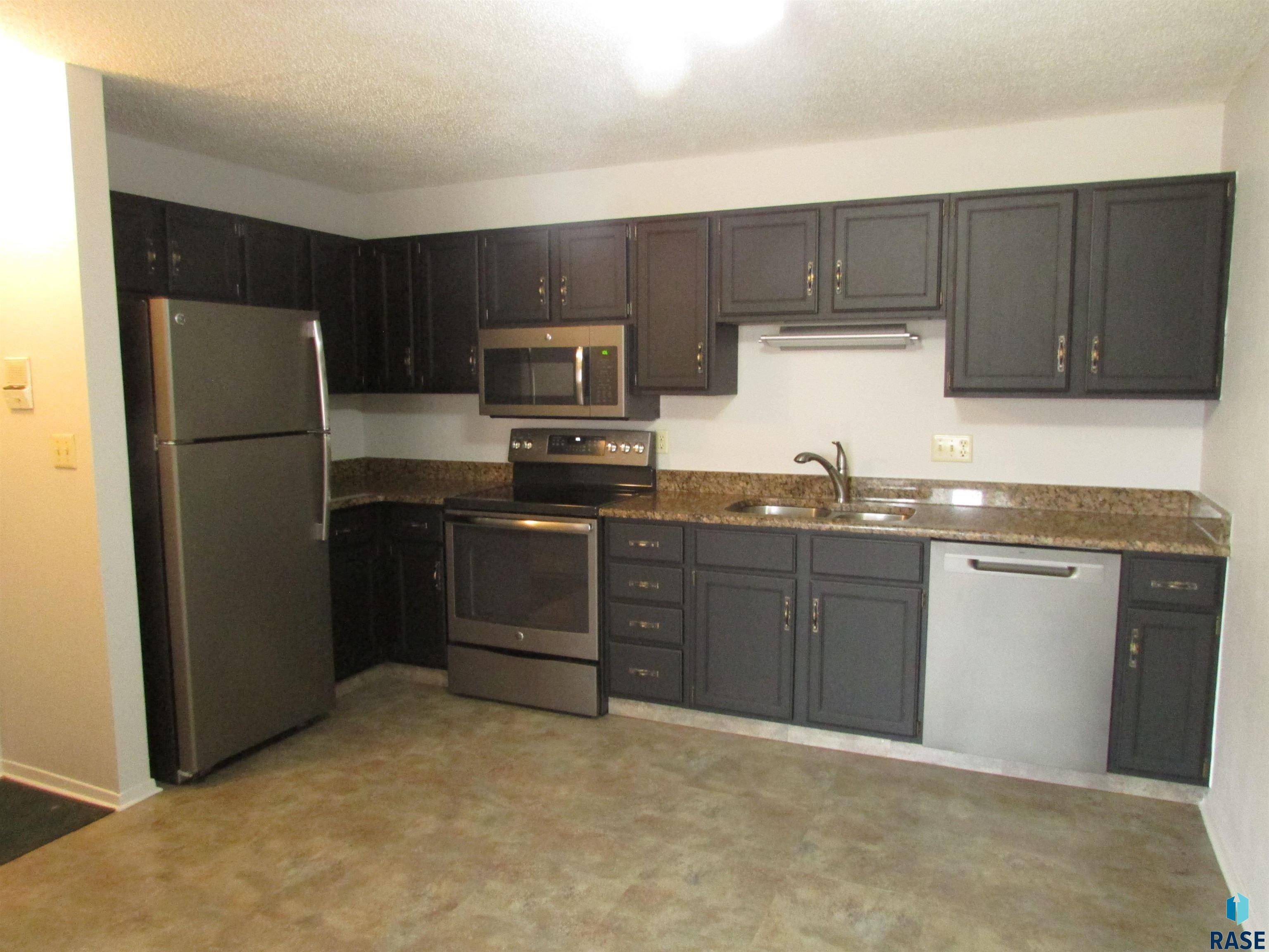 Sioux Falls, SD 57106,3604 S Gateway Blvd #104