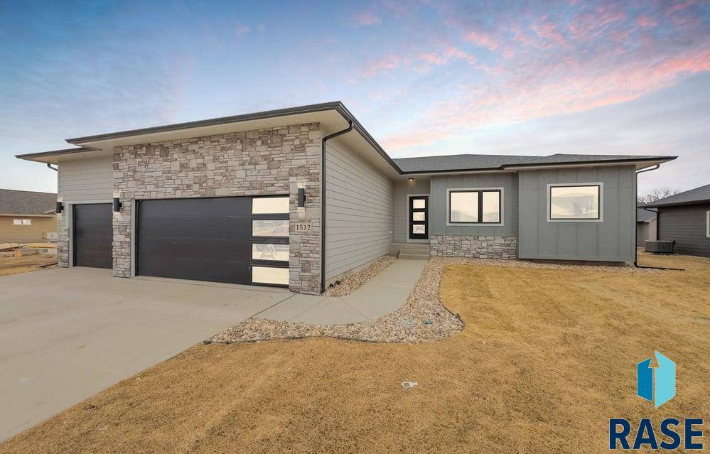 Sioux Falls, SD 57106,1512 S Kathryn Ave