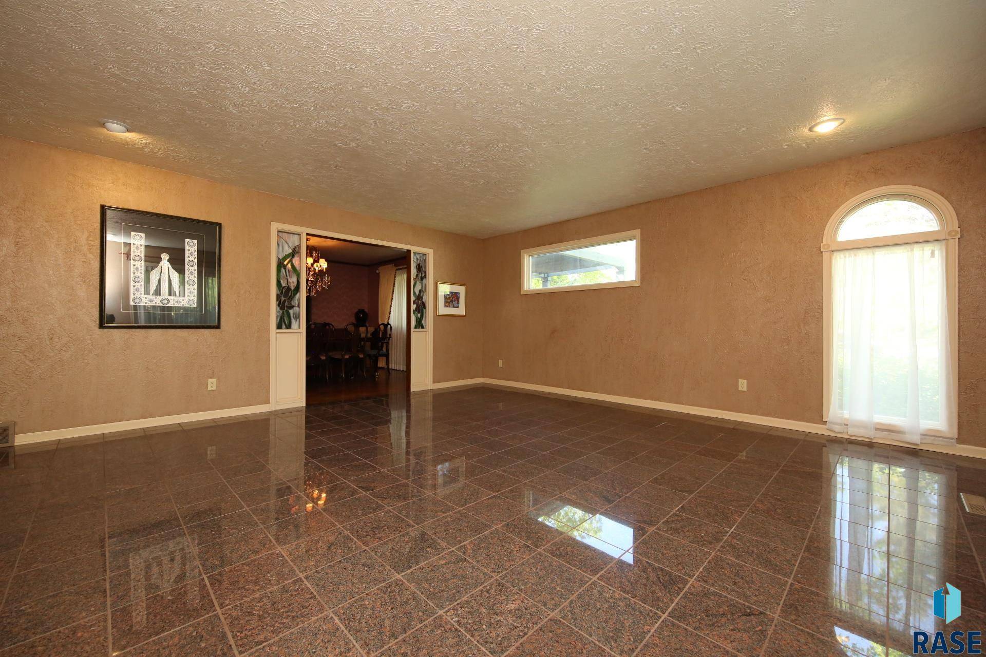 Sioux Falls, SD 57105,2504 S Lincoln Ave
