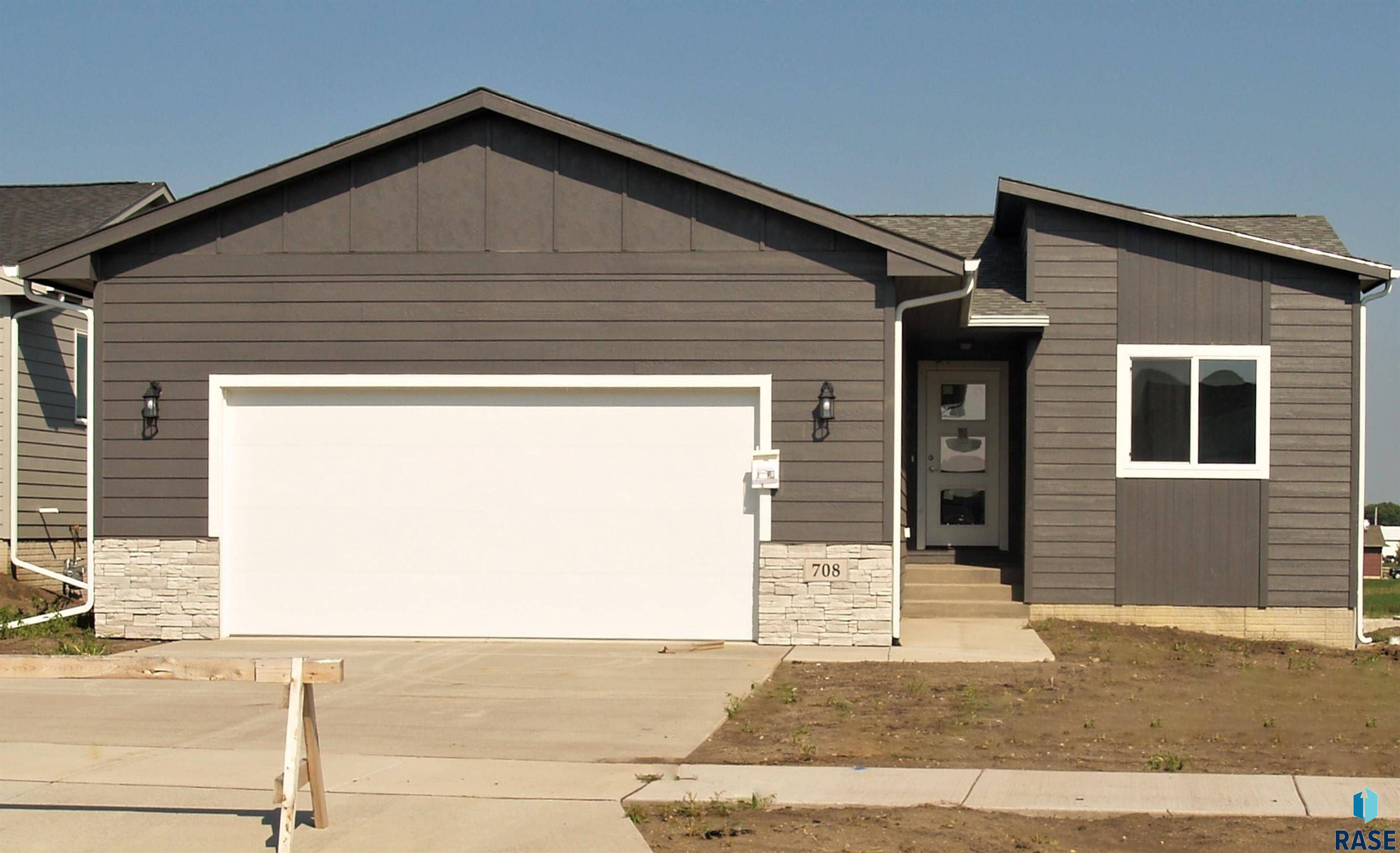 Lennox, SD 57039,708 N MAIN St