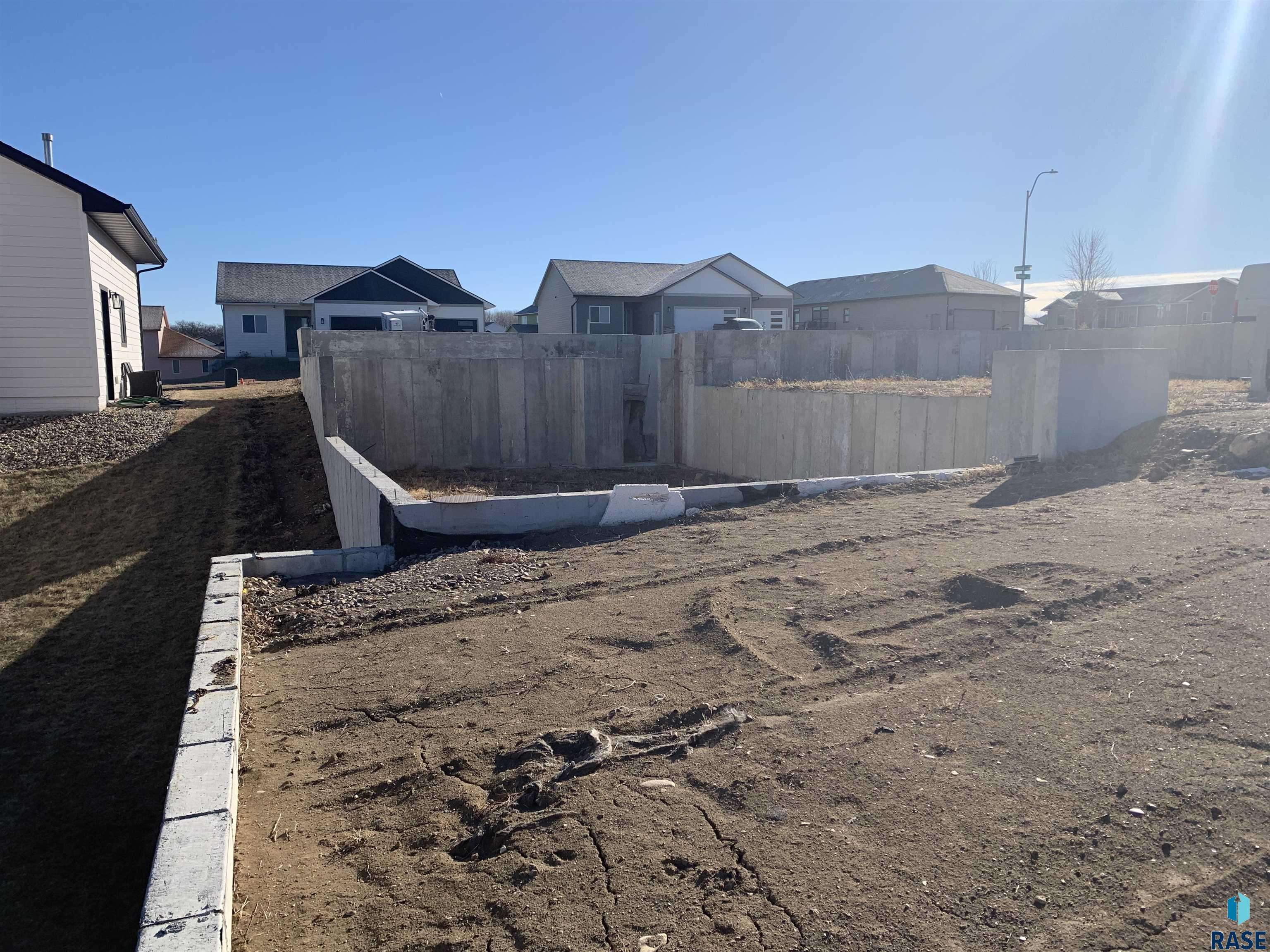Sioux Falls, SD 57103,1001 N Archer Ave
