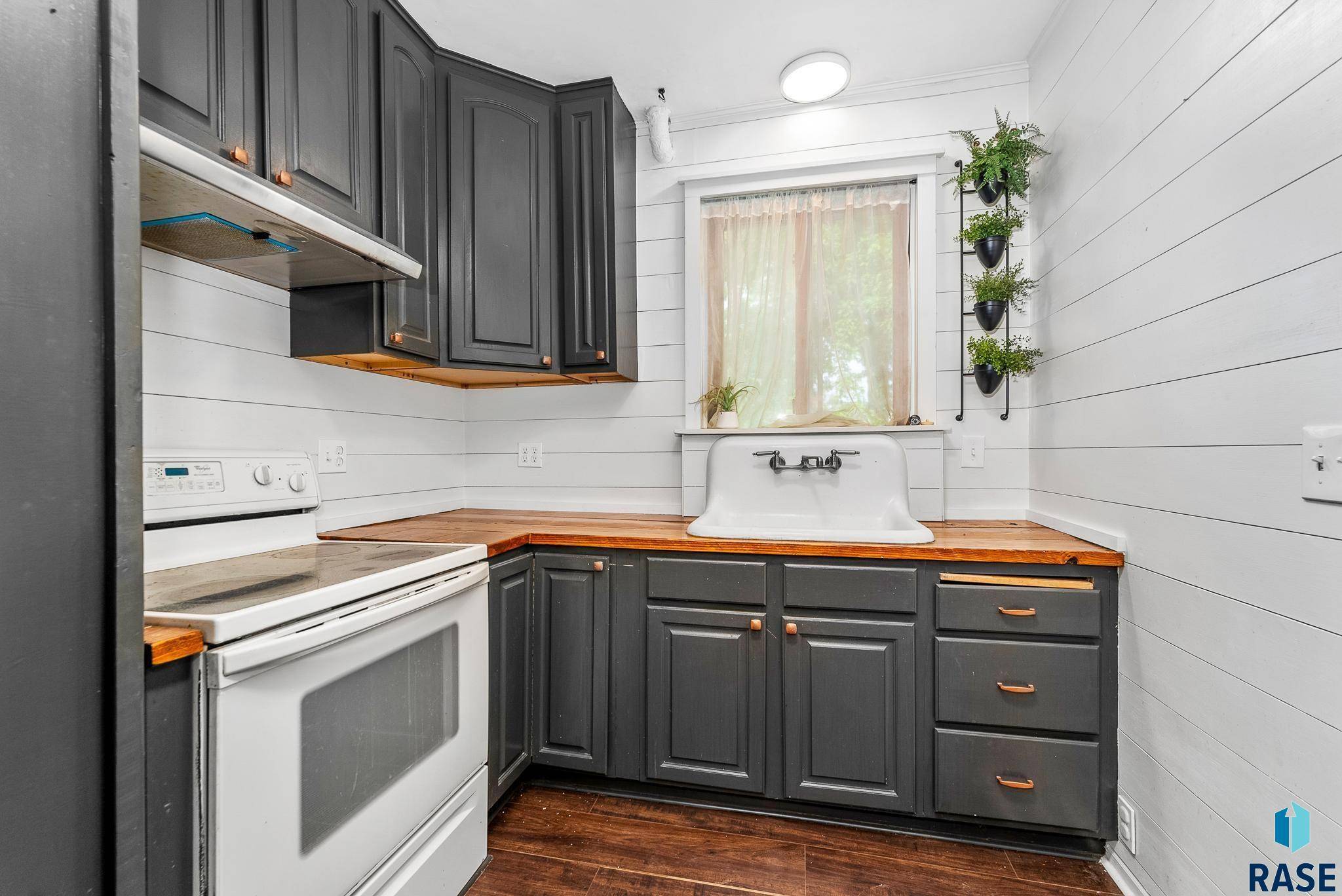 Beresford, SD 57004,411 W Cedar St