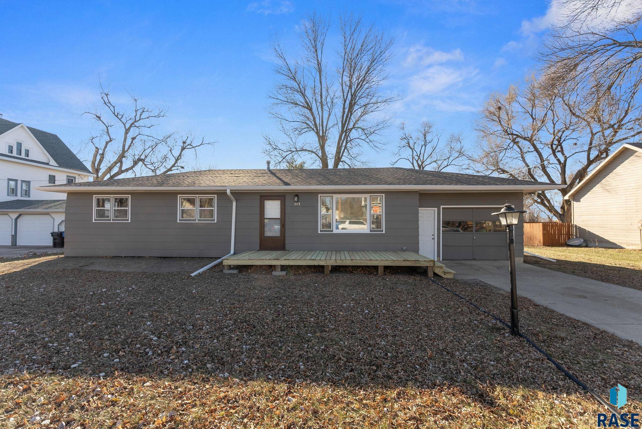 Lennox, SD 57039,609 W 4th Ave