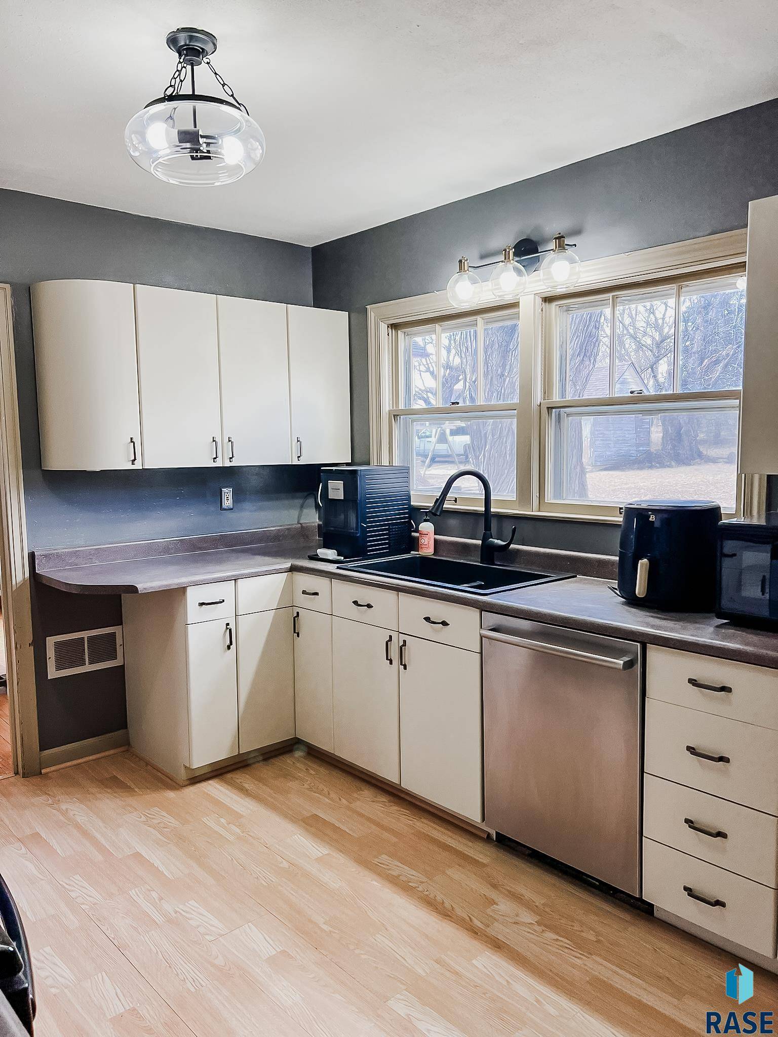 Luverne, MN 56156,209 NE Park St