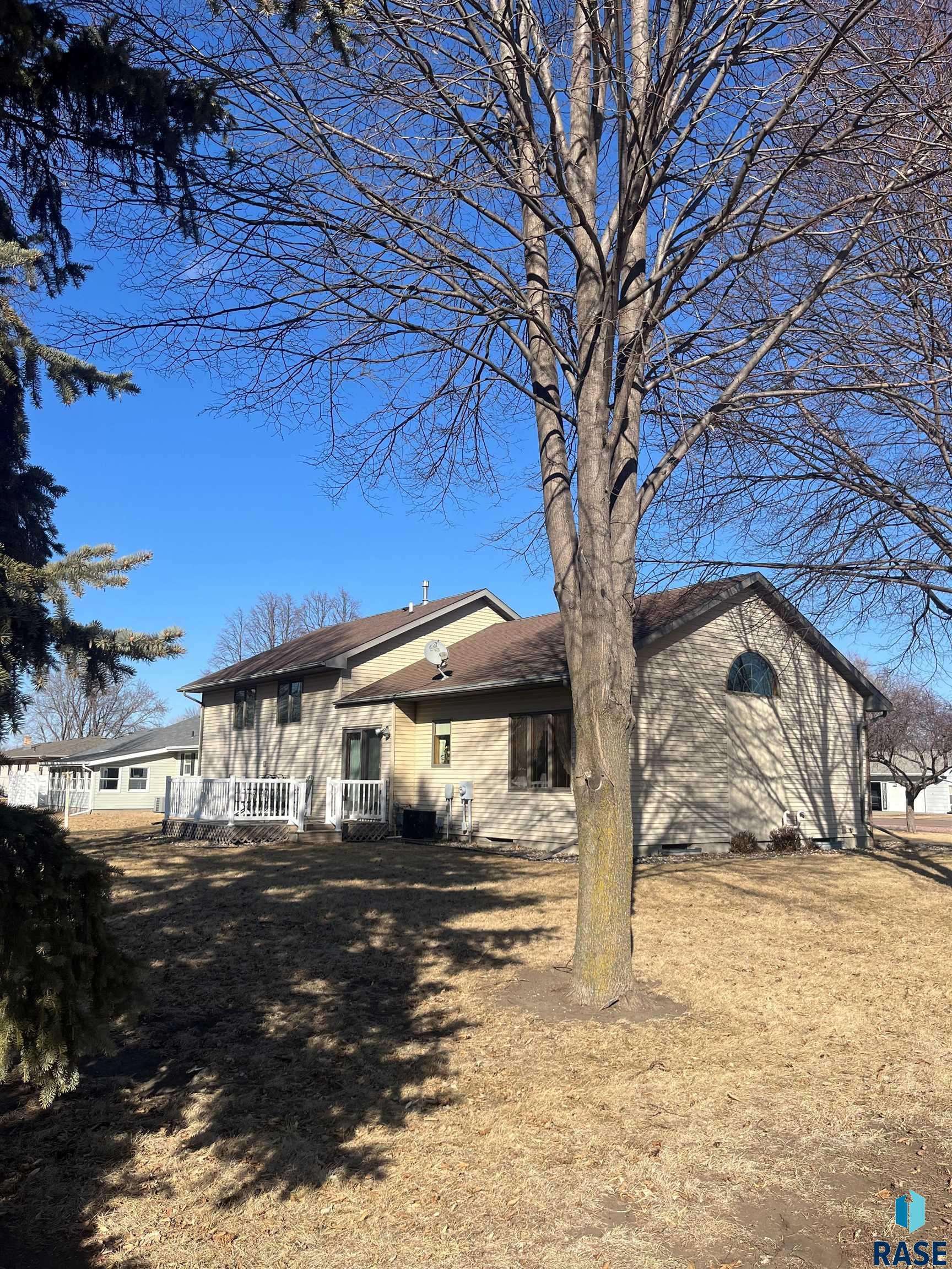 Freeman, SD 57029,715 S Albert St