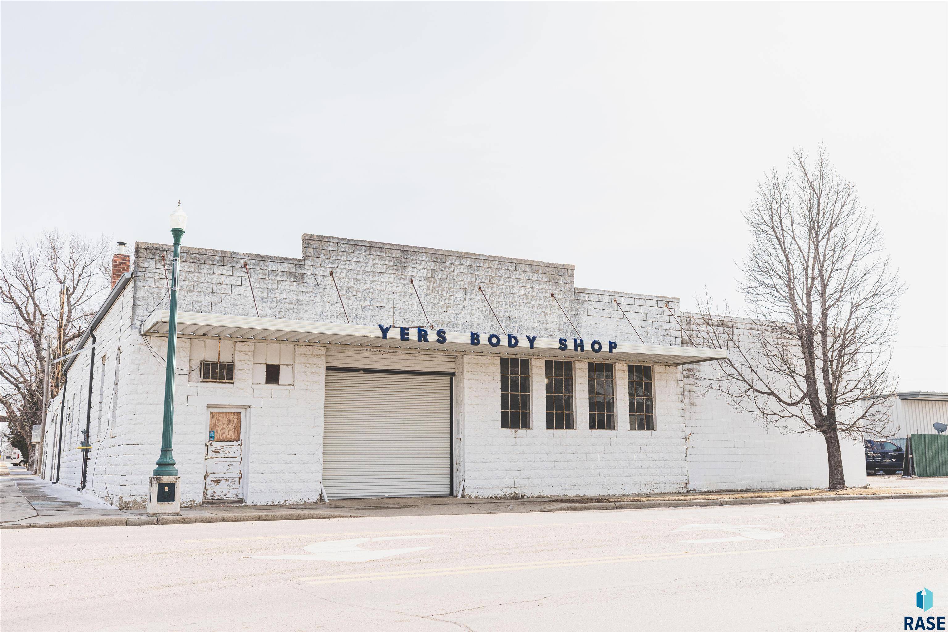 Mitchell, SD 57301,926 N Main St