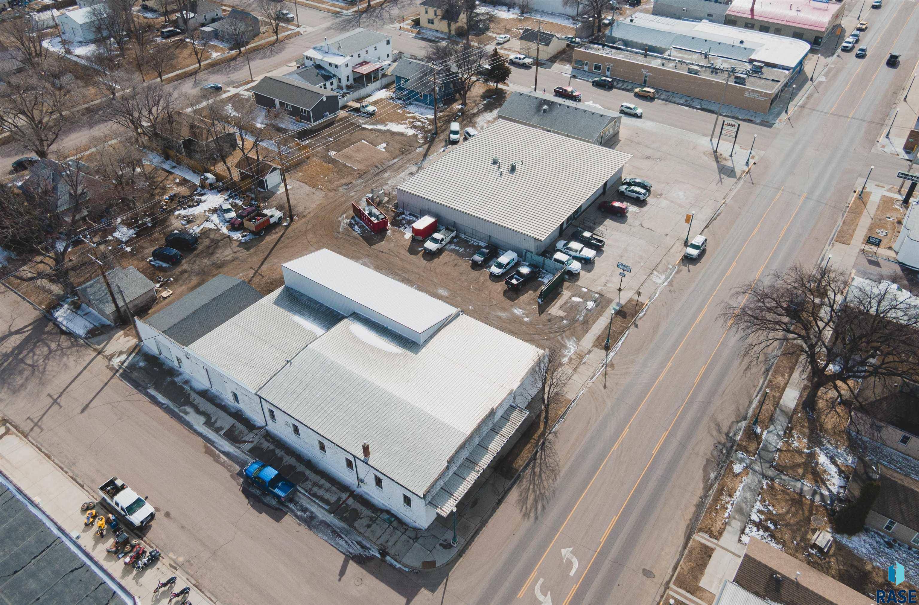 Mitchell, SD 57301,926 N Main St