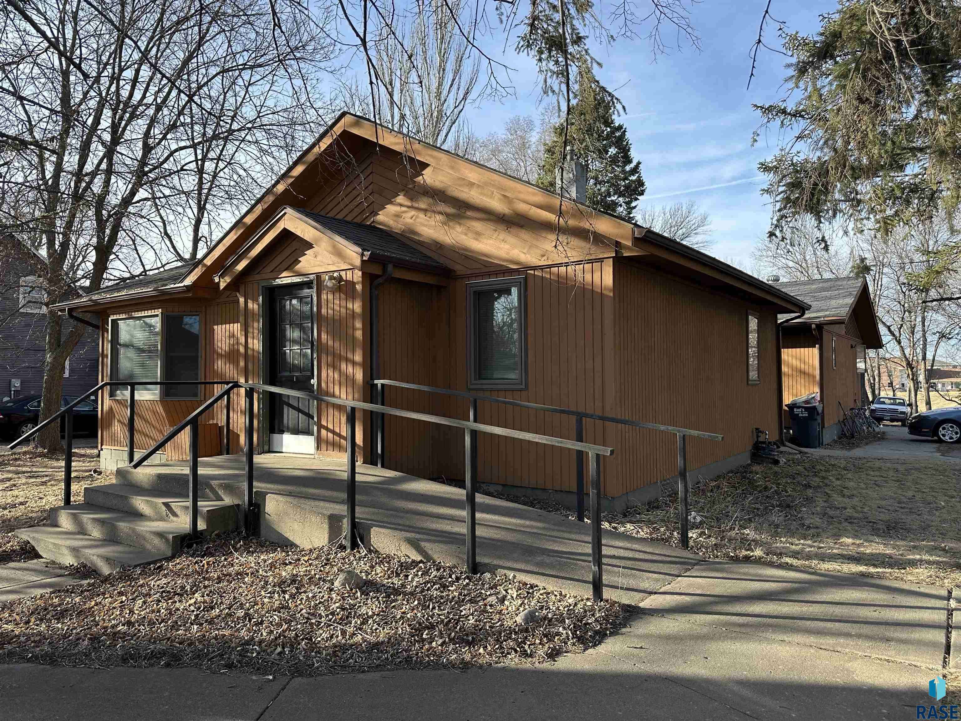 Madison, SD 57042,220 NE 9th St