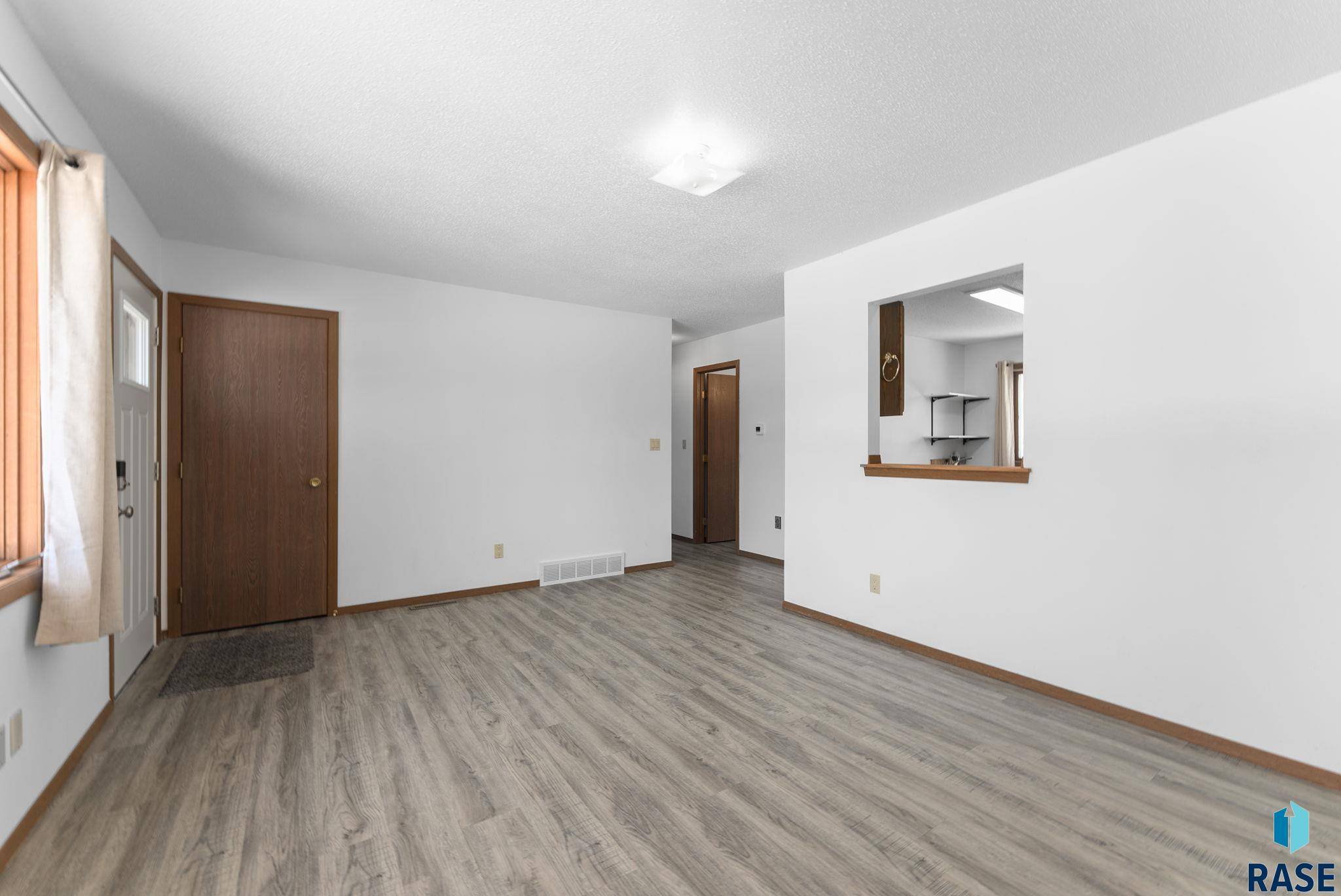 Sioux Falls, SD 57103,714 N Wayland Ave