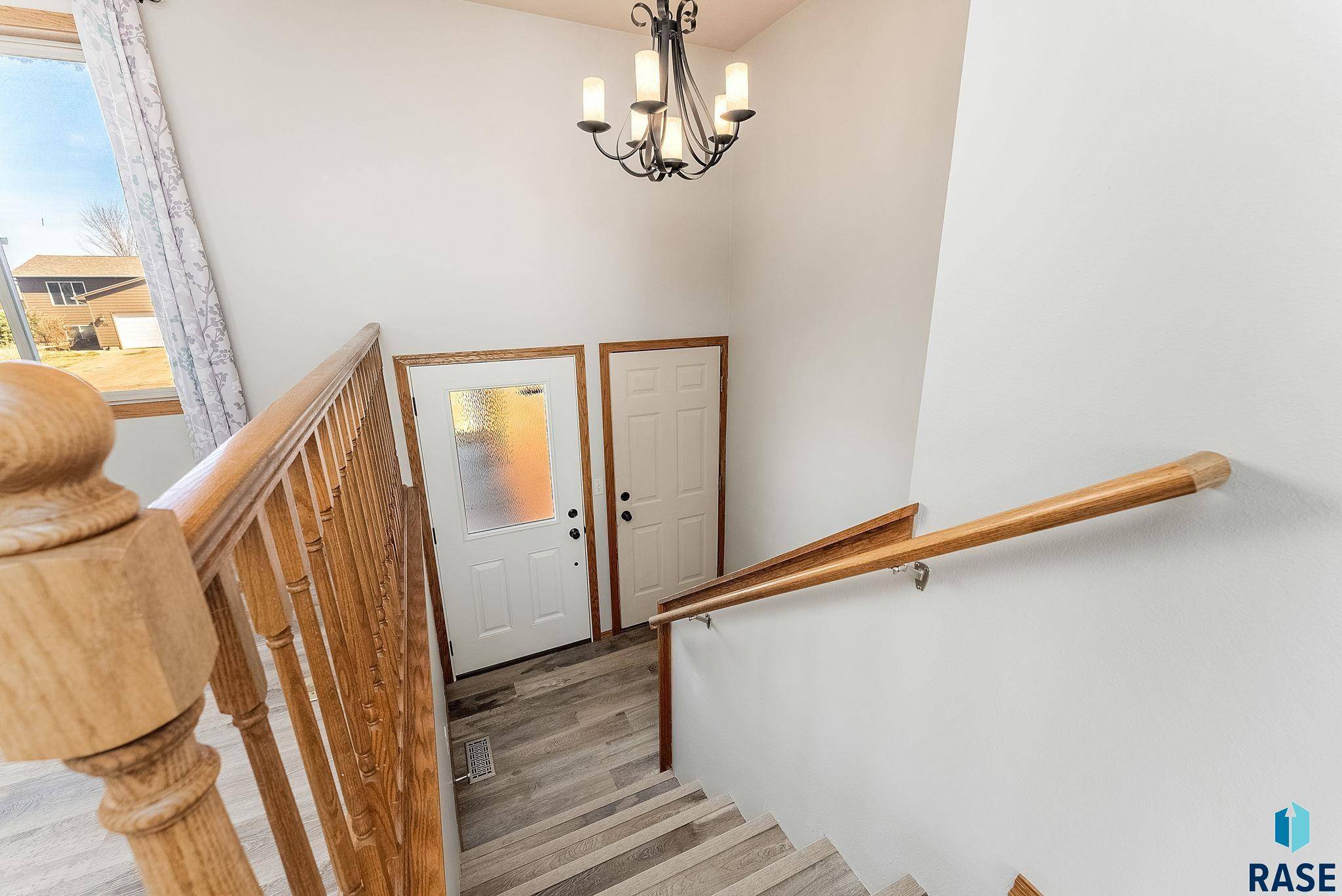 Sioux Falls, SD 57106,713 S Tanglewood Ave