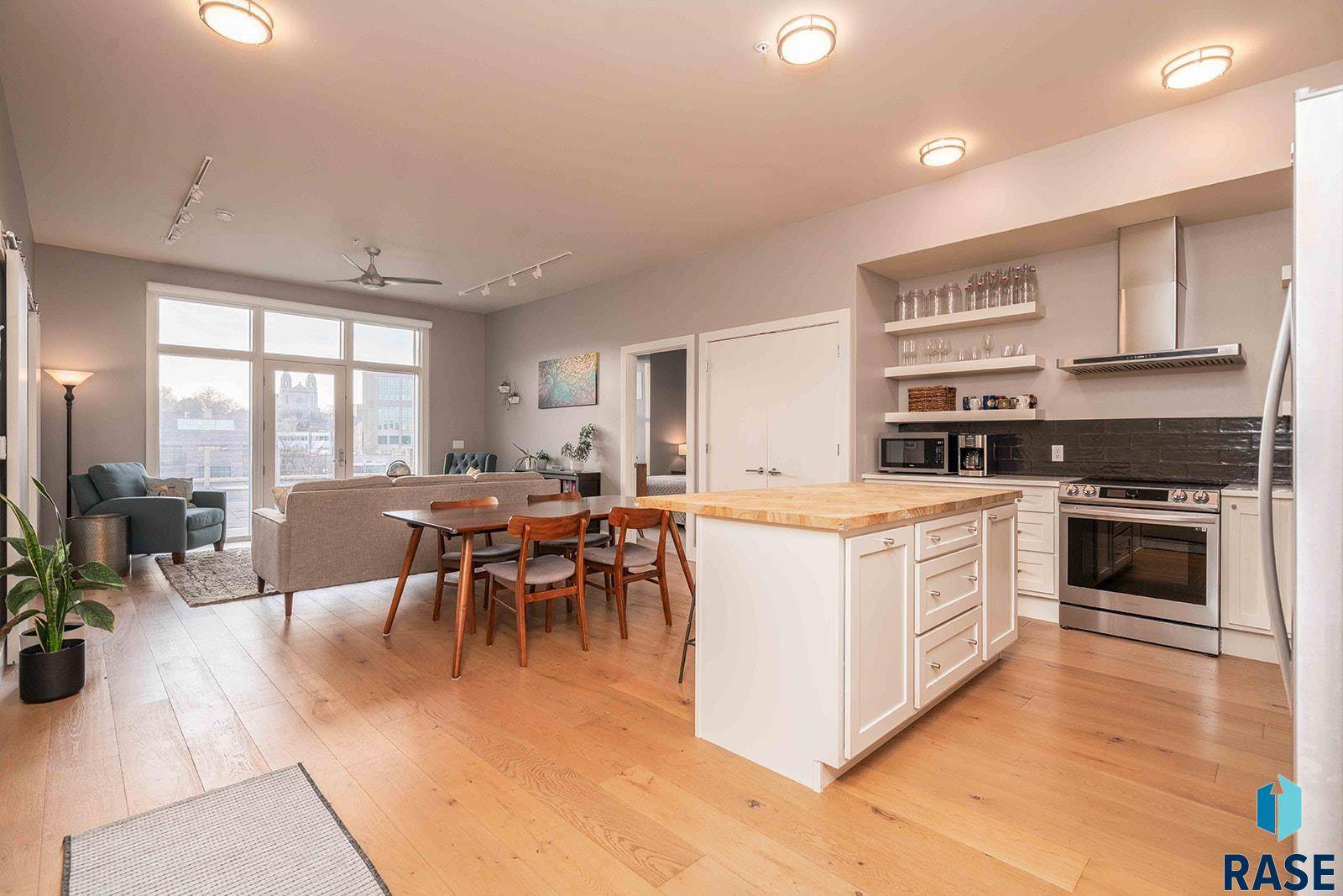 Sioux Falls, SD 57104,421 N Phillips Ave #305