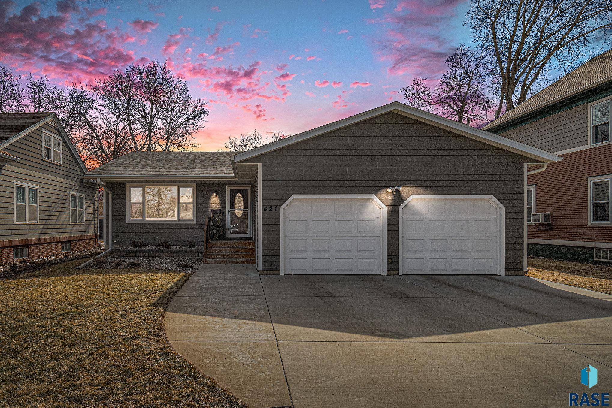 Madison, SD 57042,421 W Center St