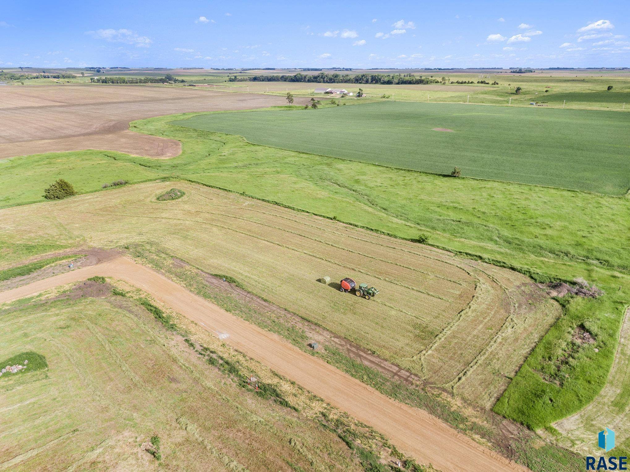 Madison, SD 57042,2122 Harvest Creek Ln #LOT 7