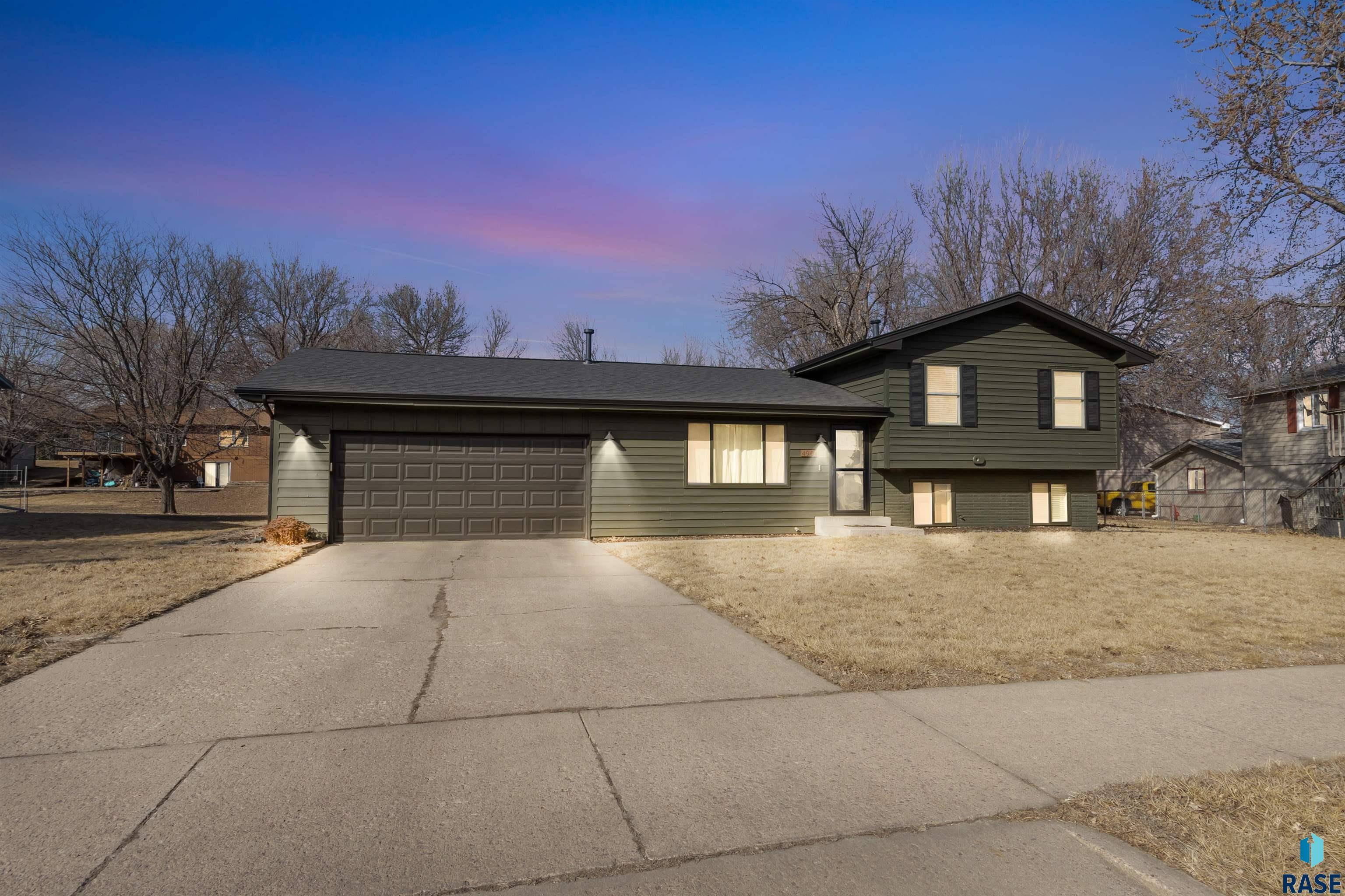 Sioux Falls, SD 57106,4904 W Victoria Dr