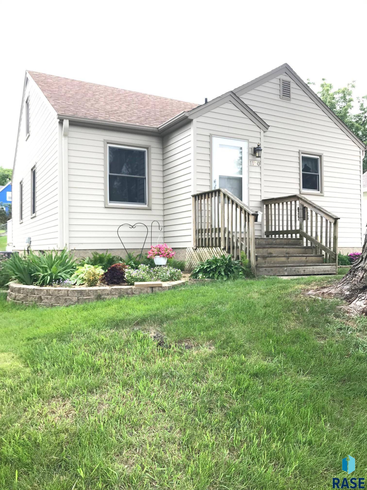 Sioux Falls, SD 57104,1120 N Summit Ave