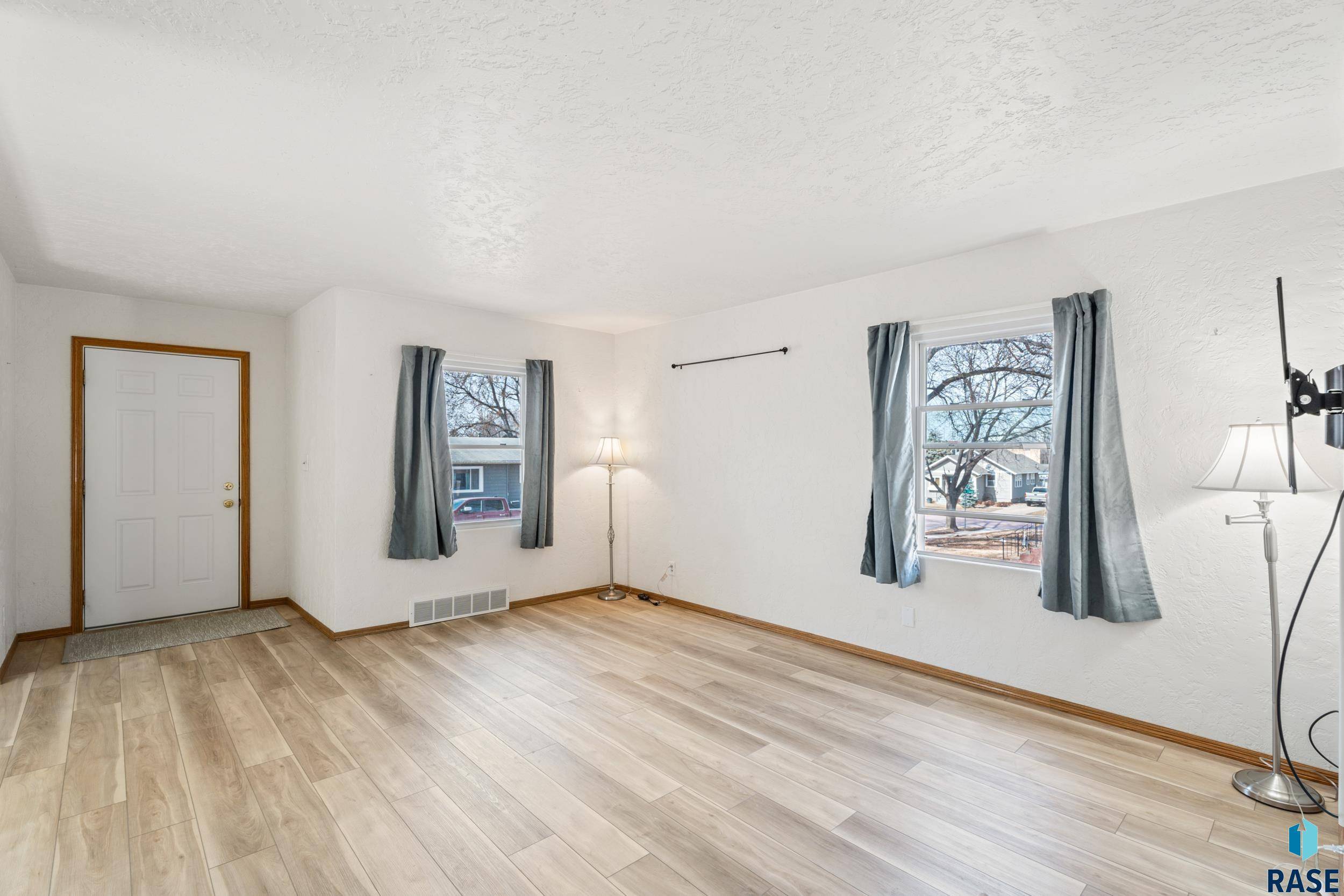 Sioux Falls, SD 57104,1120 N Summit Ave