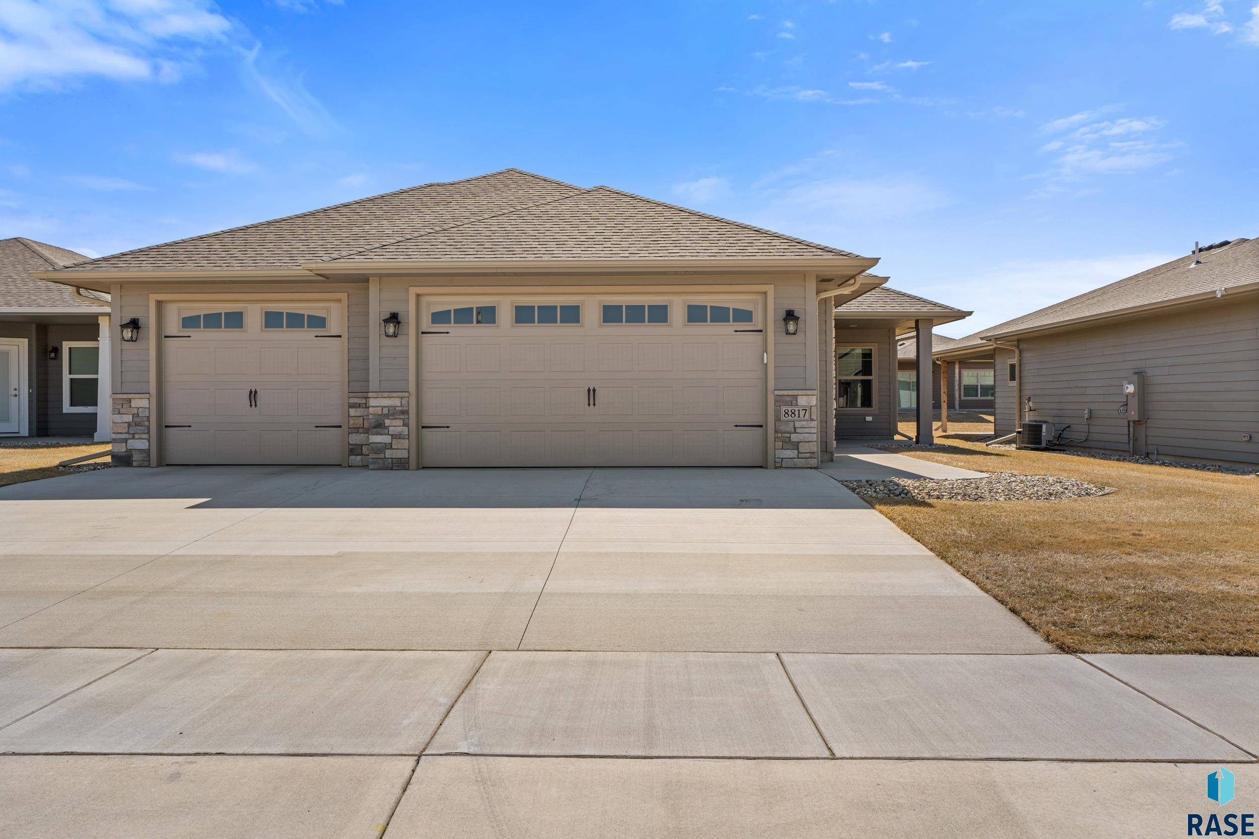 Sioux Falls, SD 57106,8817 W Windmill Ridge St
