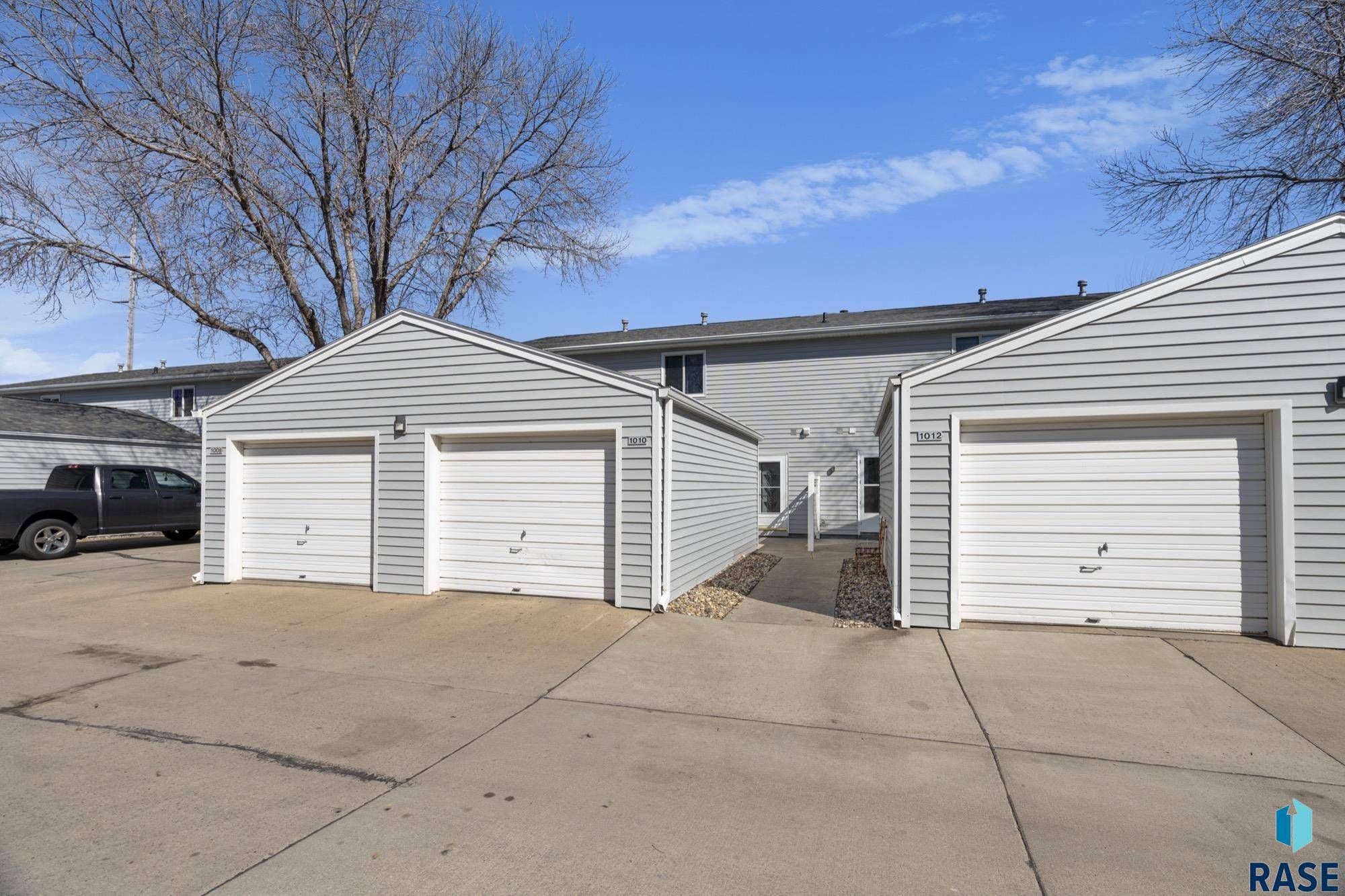 Sioux Falls, SD 57106,1010 S Bridgeport Pl