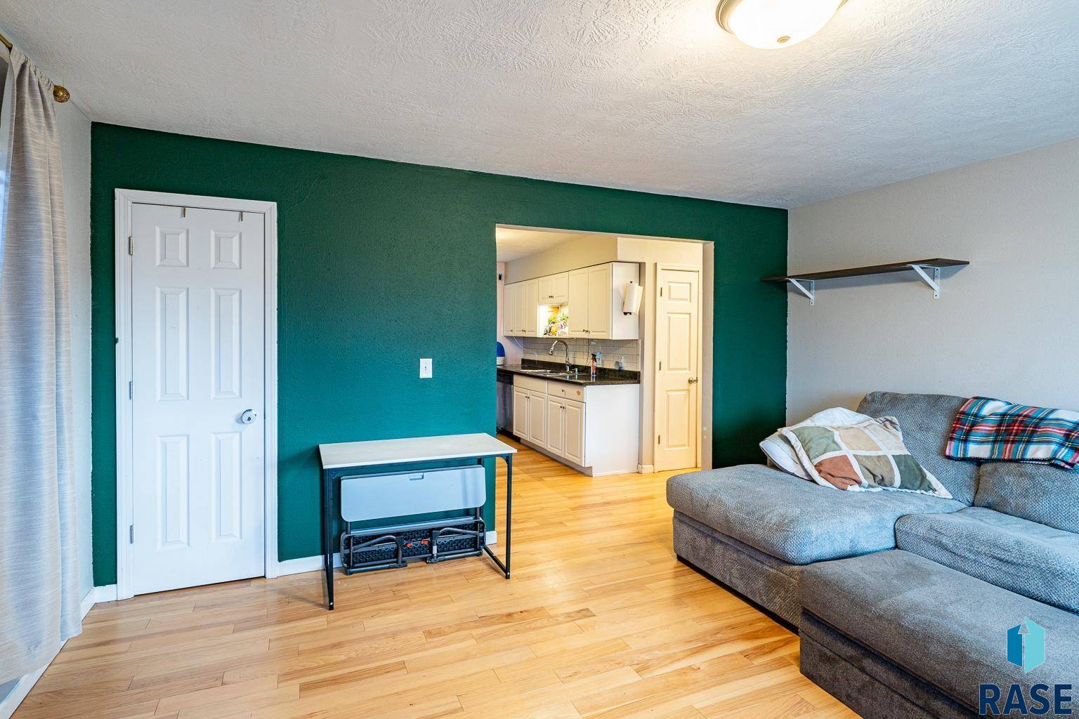 Sioux Falls, SD 57105,204 W 43rd St