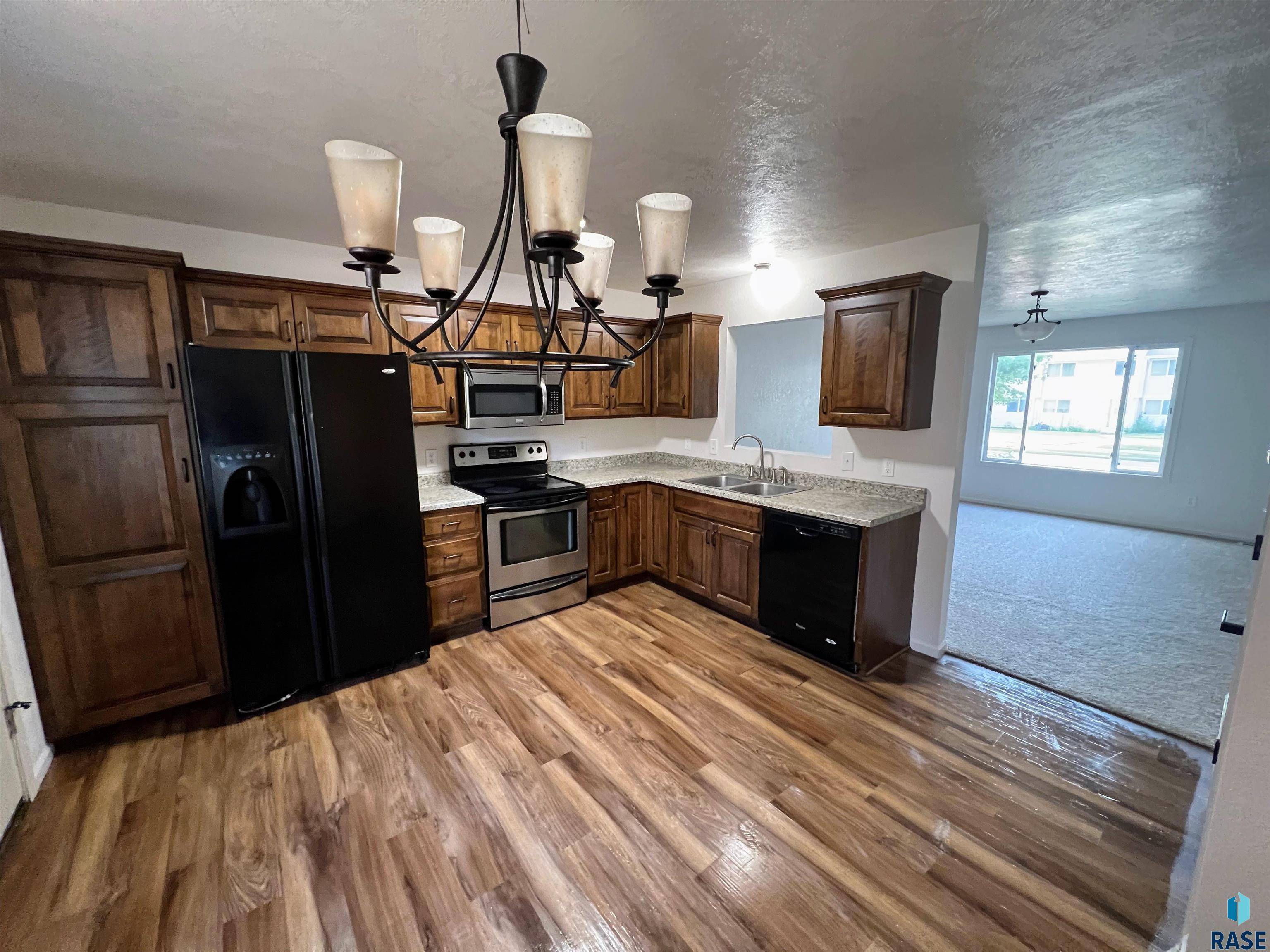 Sioux Falls, SD 57103,2805 E Bragstad Dr