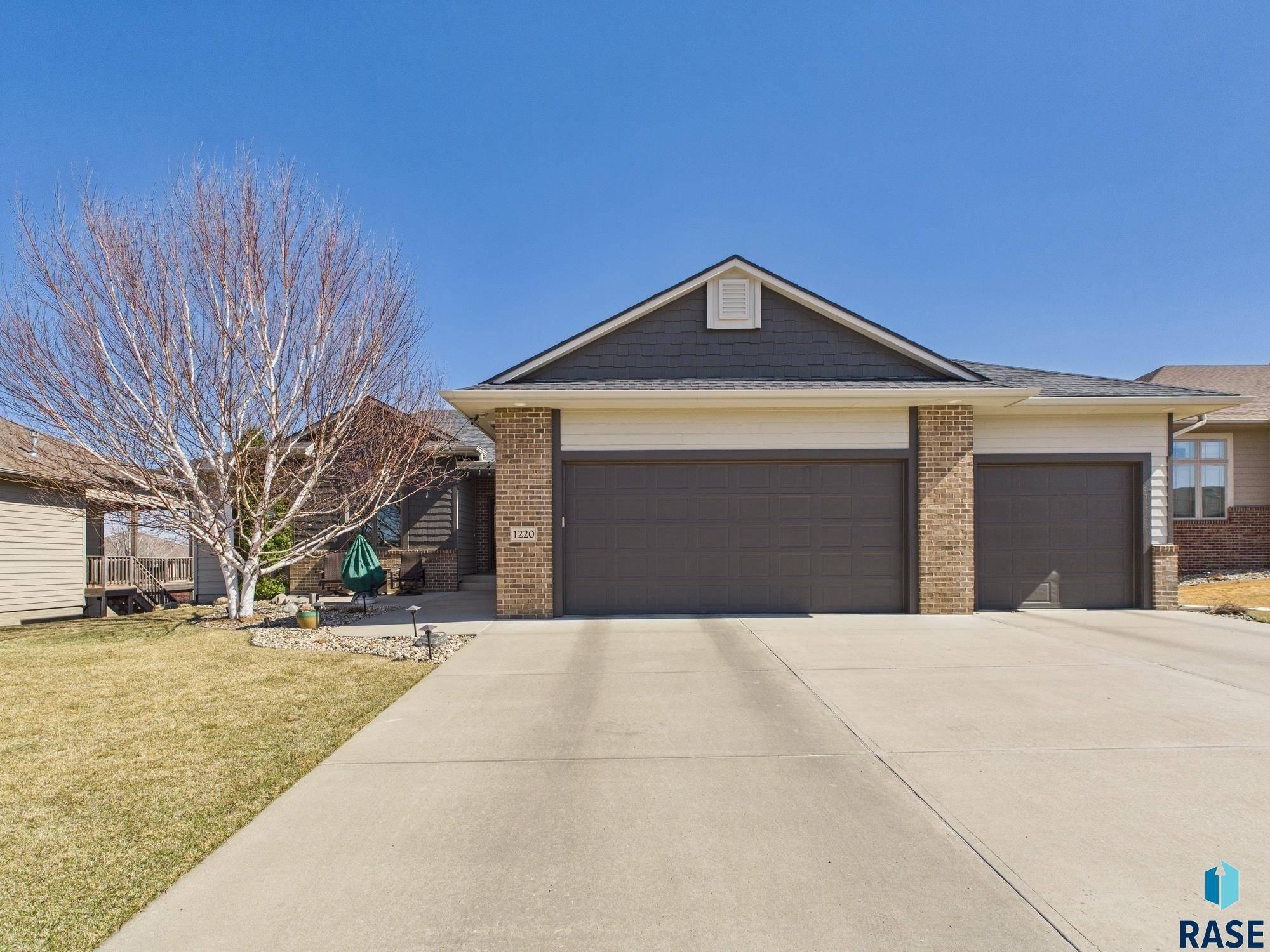 Sioux Falls, SD 57106,1220 S Monticello Ct