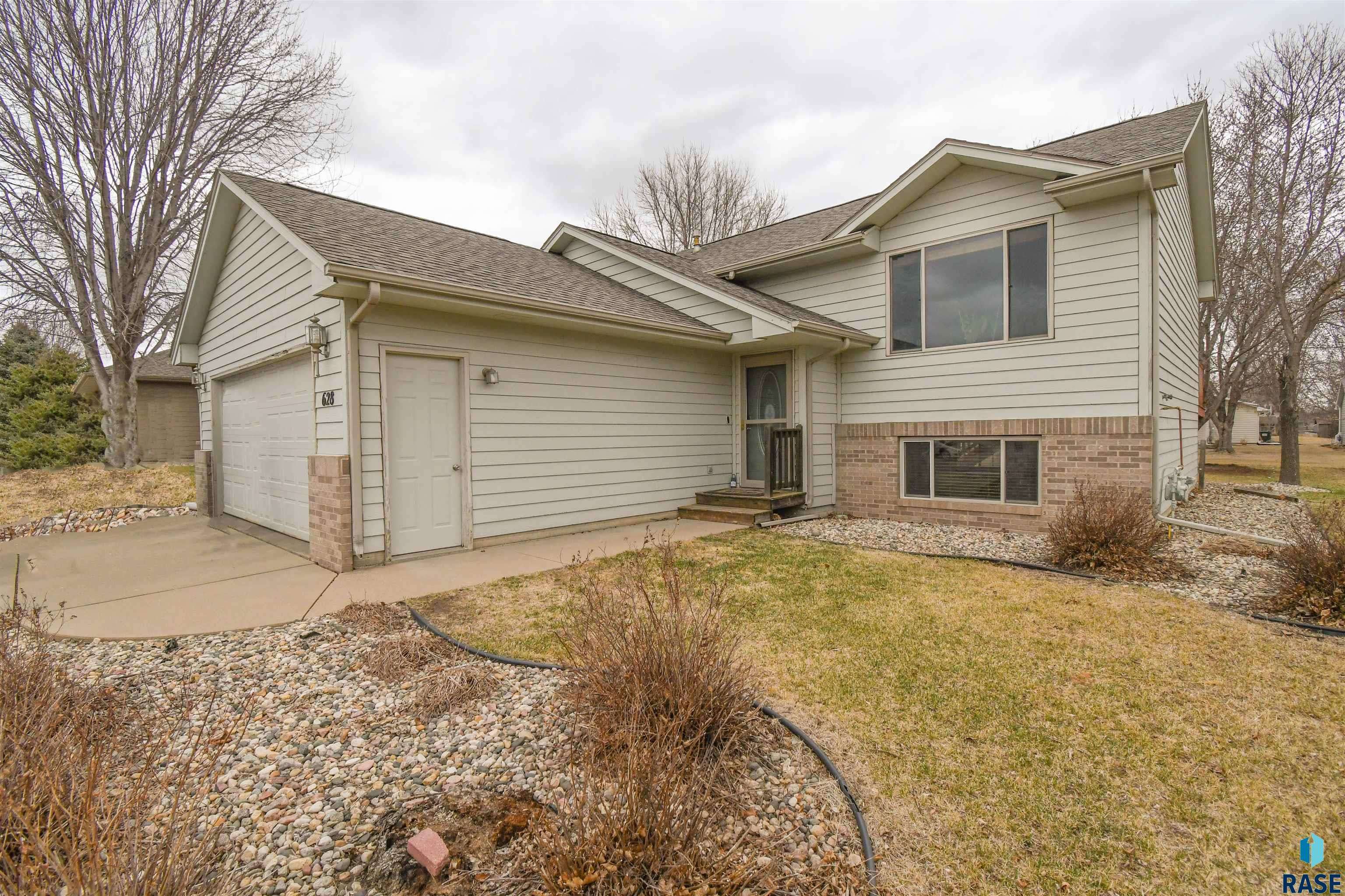 Harrisburg, SD 57032,628 Hickory Ln