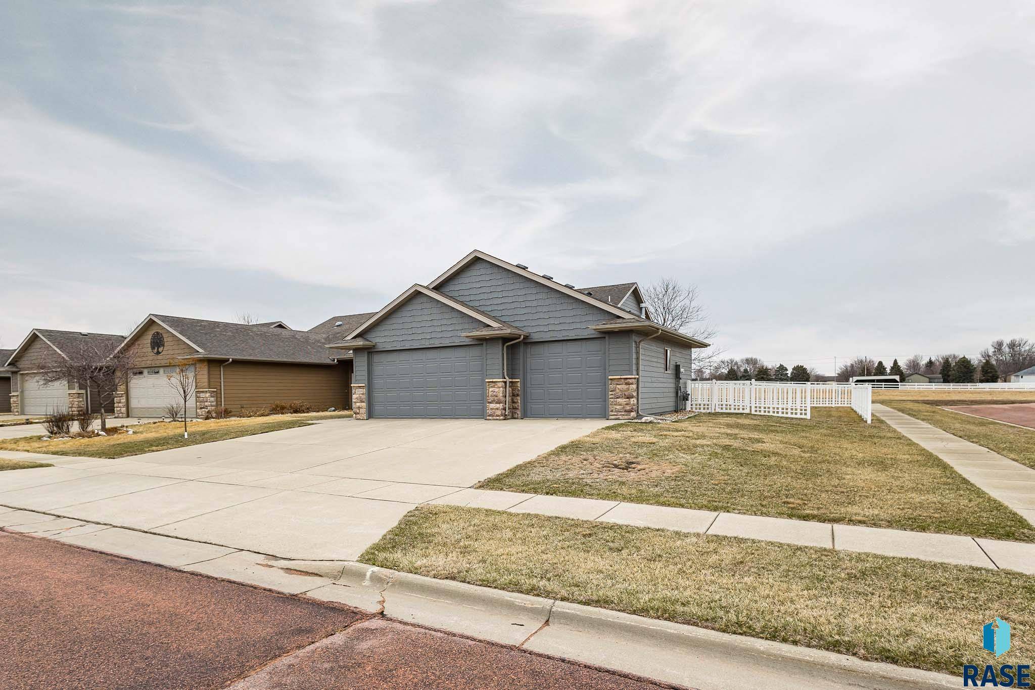 Sioux Falls, SD 57108,3310 E Woodsedge St